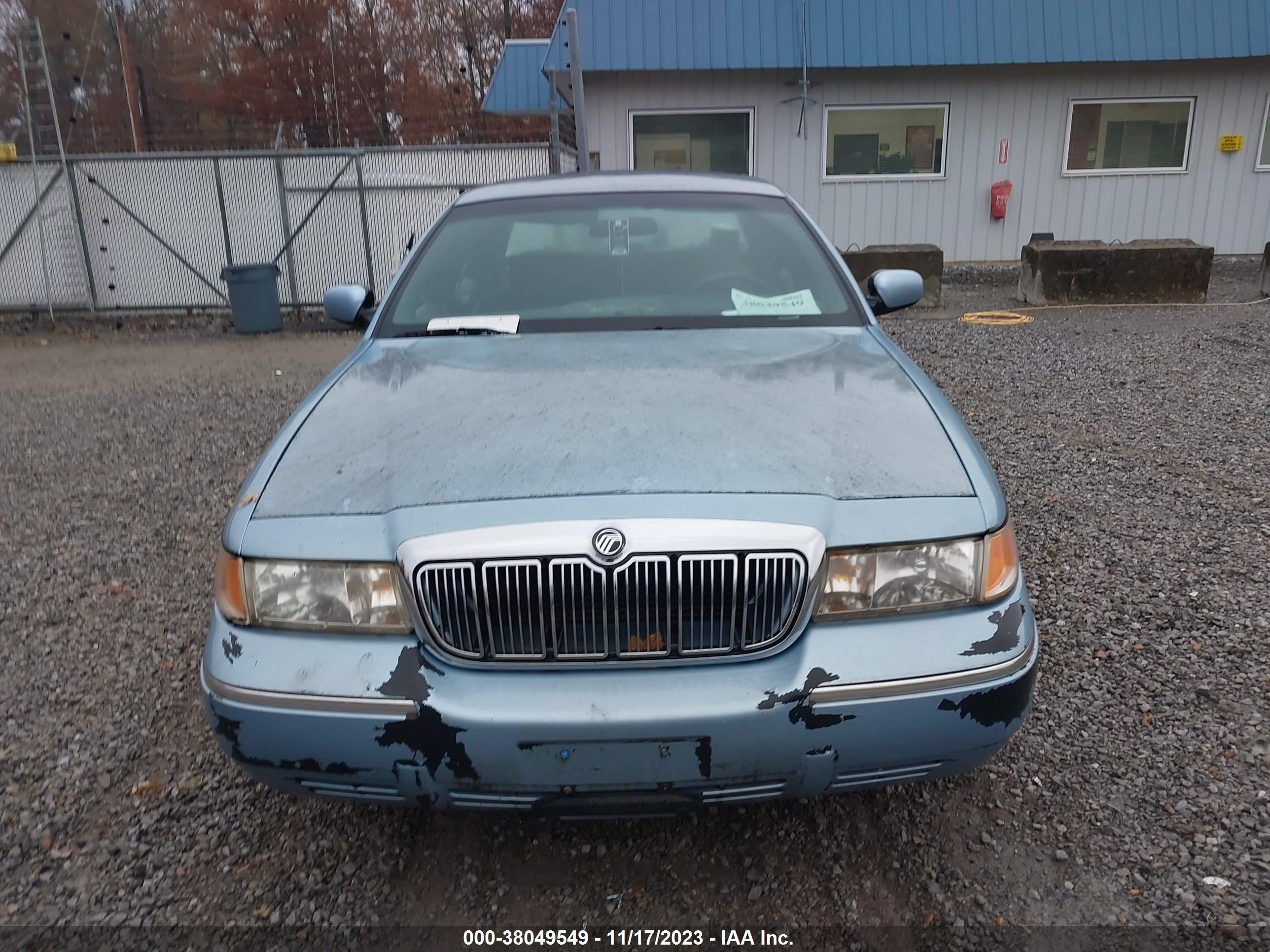 Photo 5 VIN: 2MEFM74W9YX669885 - MERCURY GRAND MARQUIS 