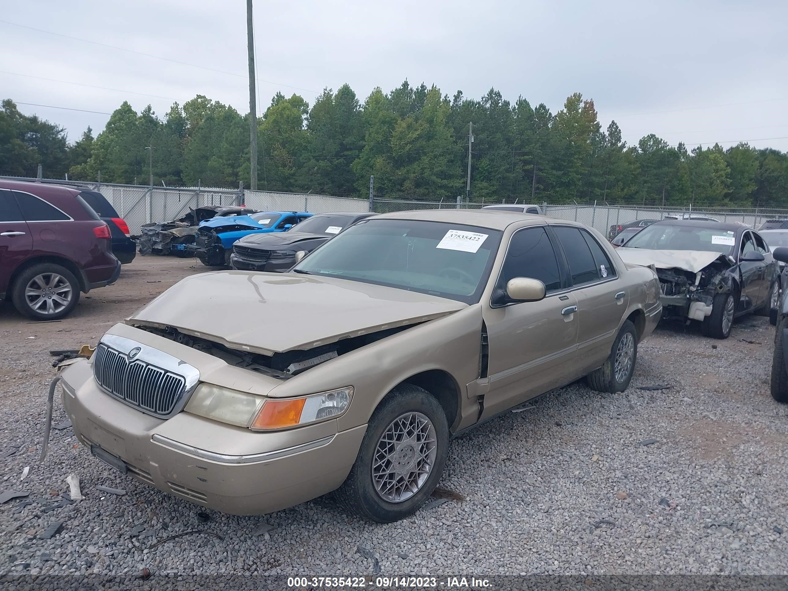 Photo 1 VIN: 2MEFM74W9YX682782 - MERCURY GRAND MARQUIS 