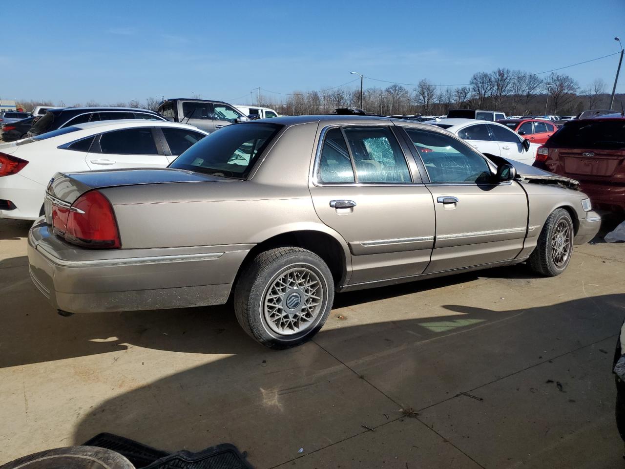 Photo 2 VIN: 2MEFM74WX1X696650 - MERCURY GRAND MARQUIS 