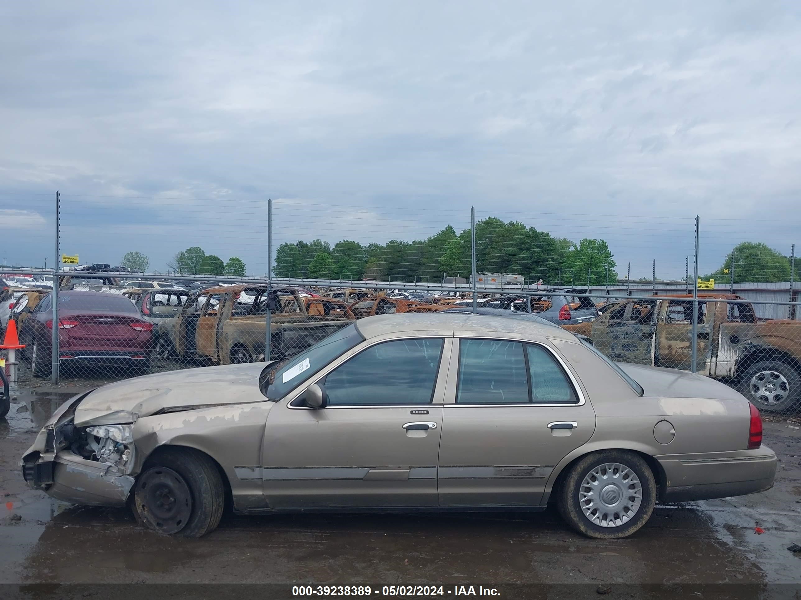 Photo 11 VIN: 2MEFM74WX4X620544 - MERCURY GRAND MARQUIS 