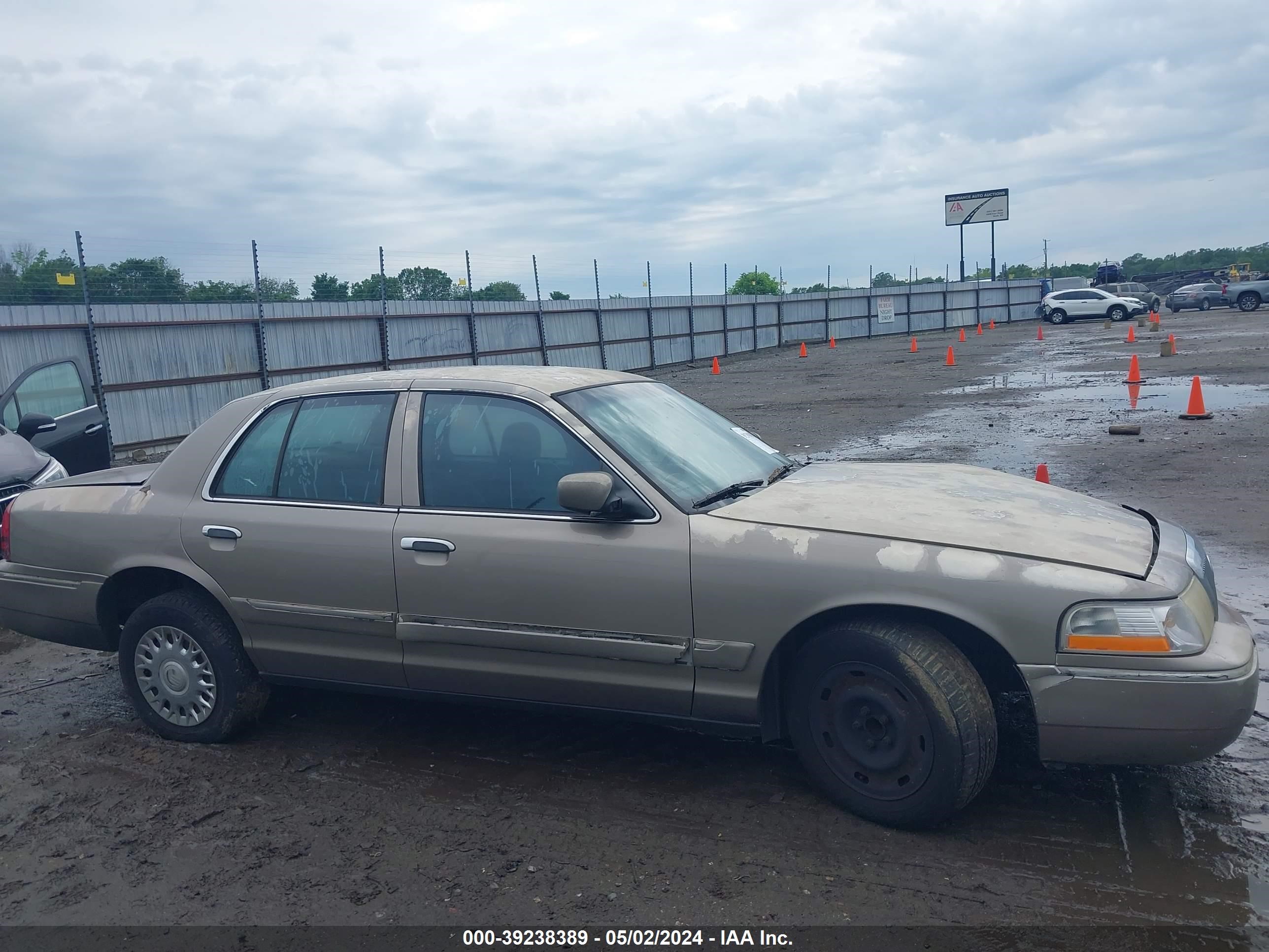 Photo 12 VIN: 2MEFM74WX4X620544 - MERCURY GRAND MARQUIS 