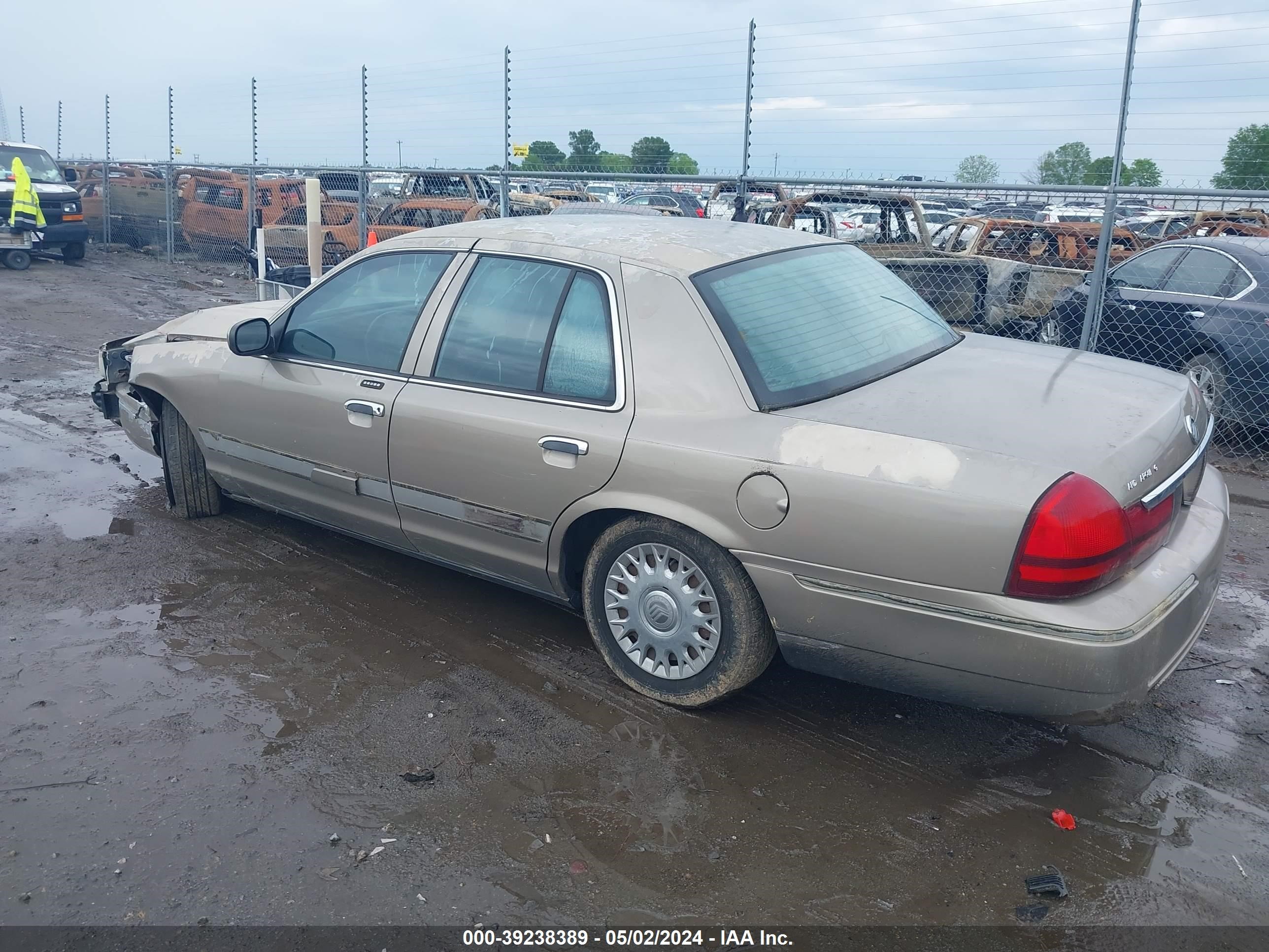 Photo 2 VIN: 2MEFM74WX4X620544 - MERCURY GRAND MARQUIS 