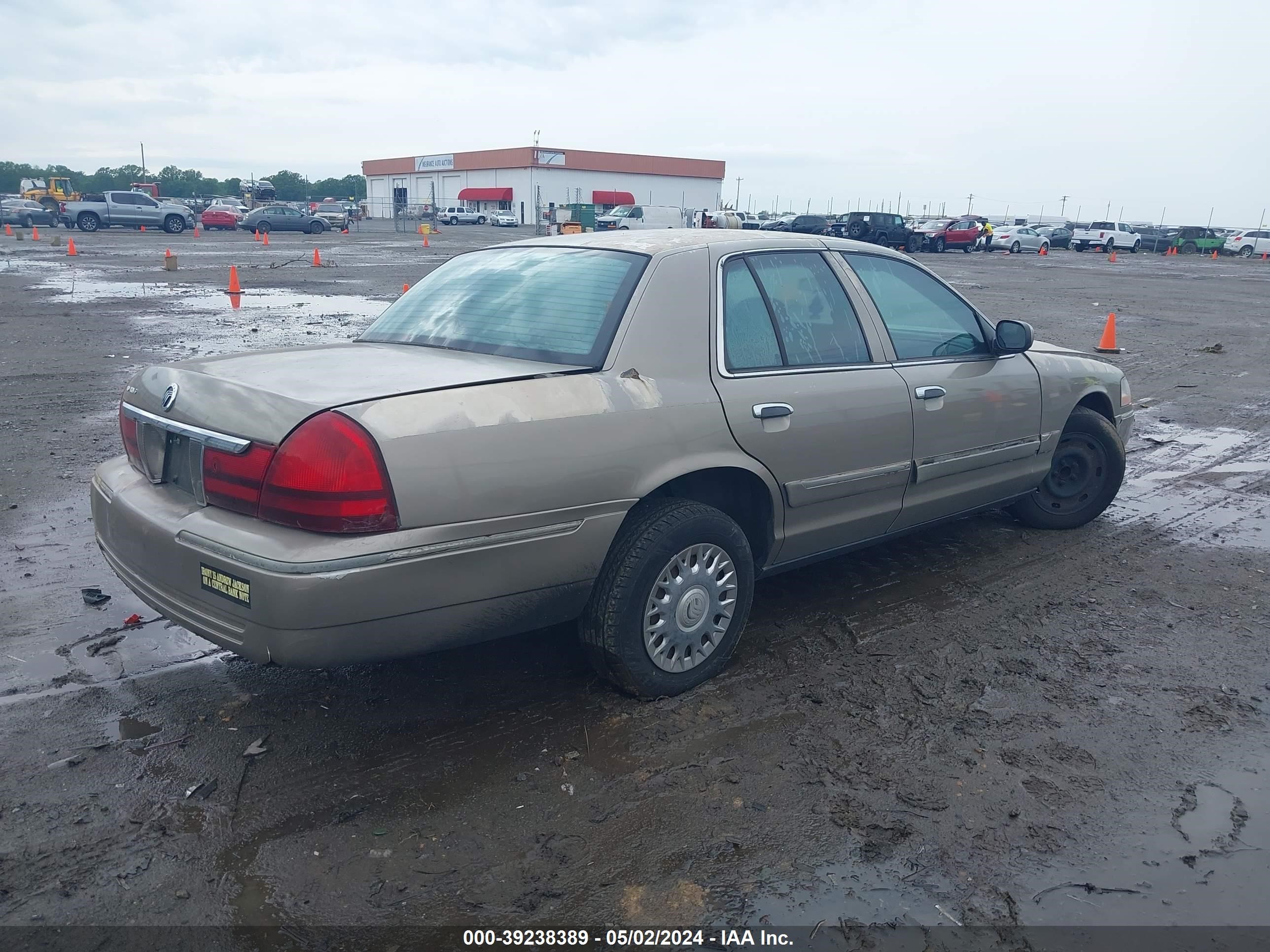 Photo 3 VIN: 2MEFM74WX4X620544 - MERCURY GRAND MARQUIS 