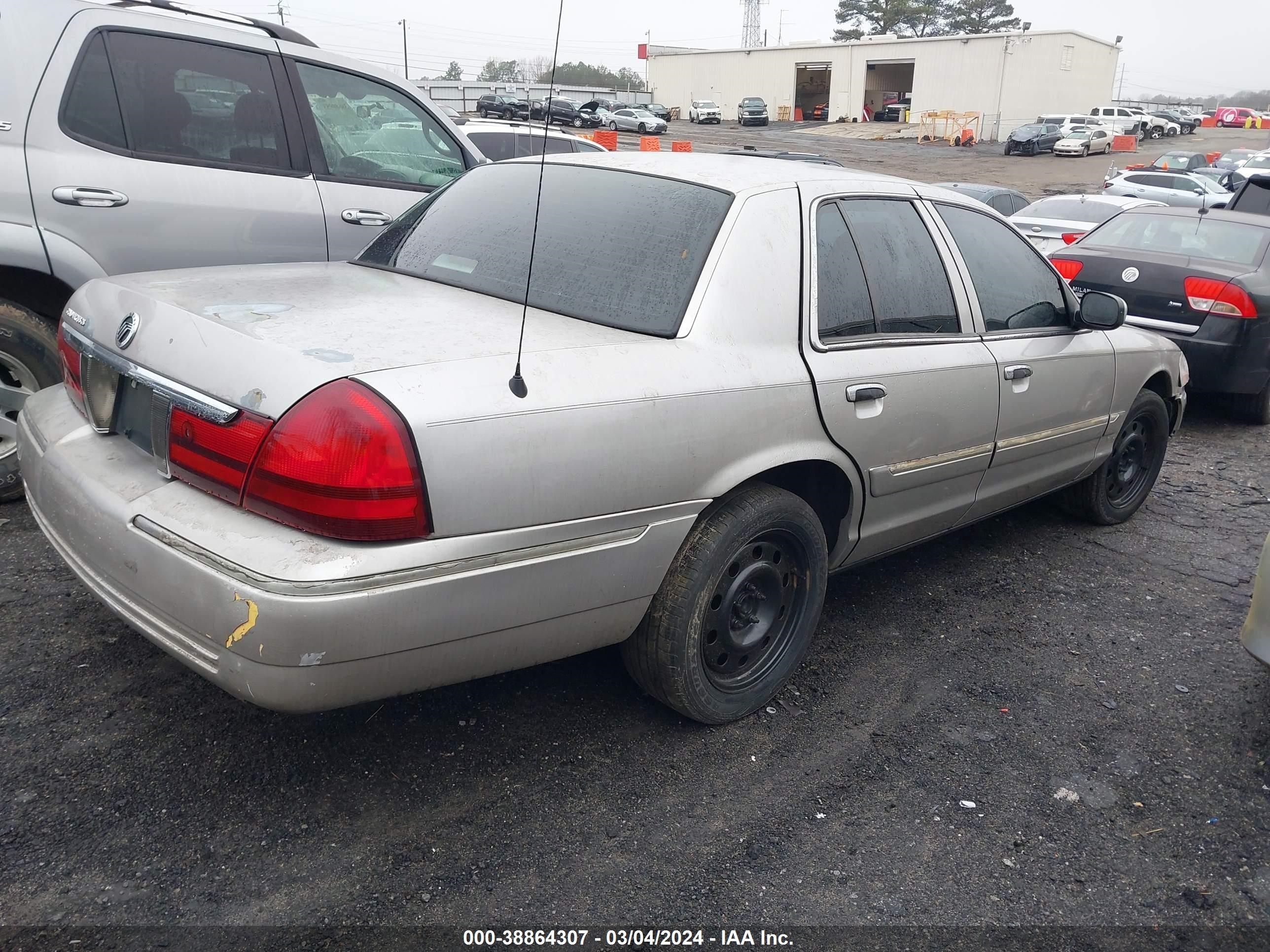 Photo 3 VIN: 2MEFM74WX5X601171 - MERCURY GRAND MARQUIS 