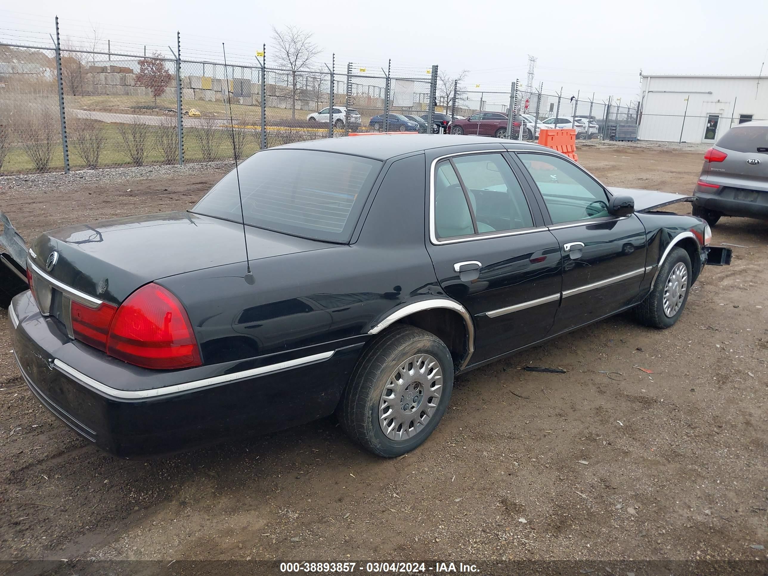 Photo 3 VIN: 2MEFM74WX5X639791 - MERCURY GRAND MARQUIS 