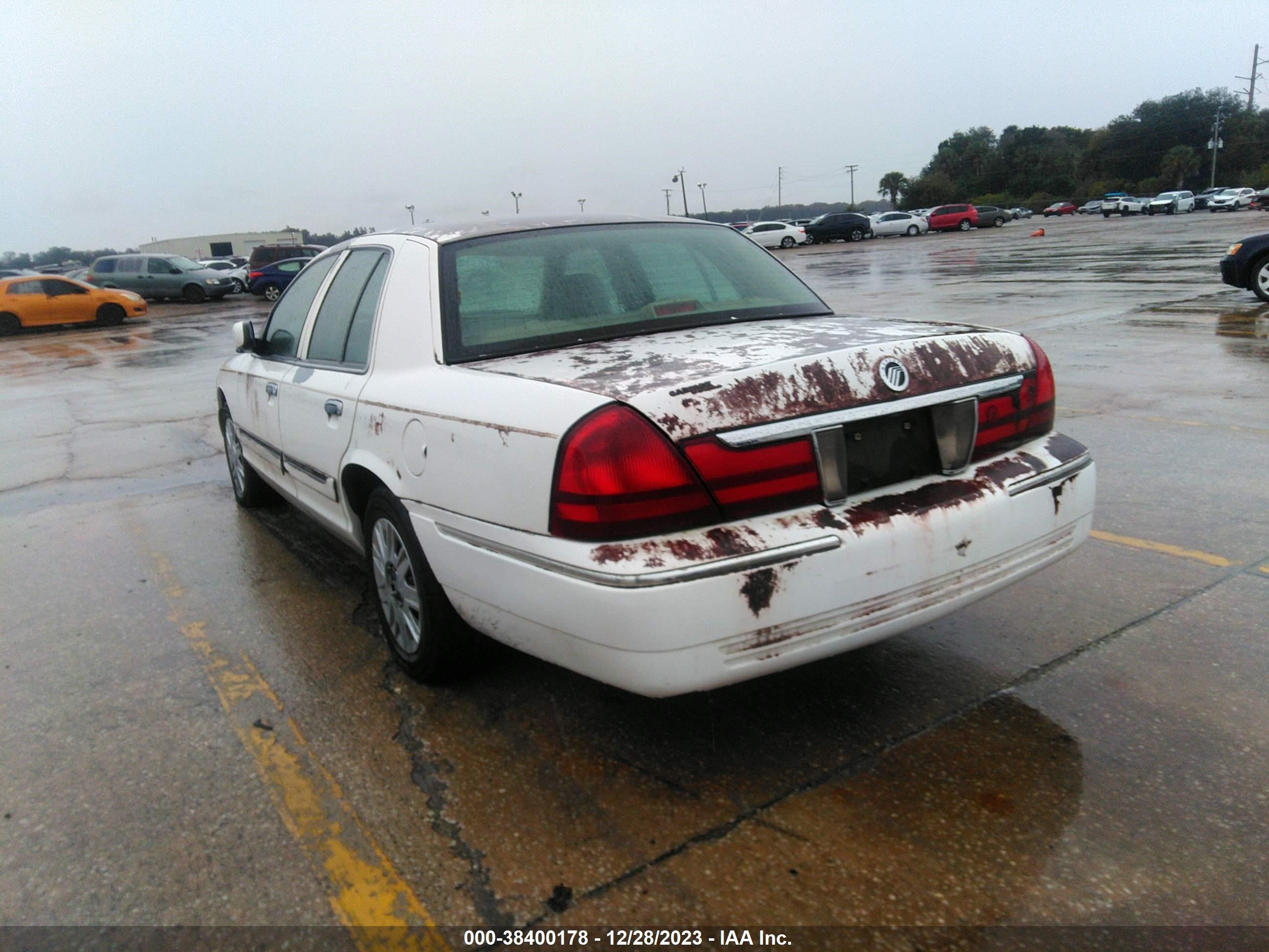 Photo 5 VIN: 2MEFM74WX5X674833 - MERCURY GRAND MARQUIS 