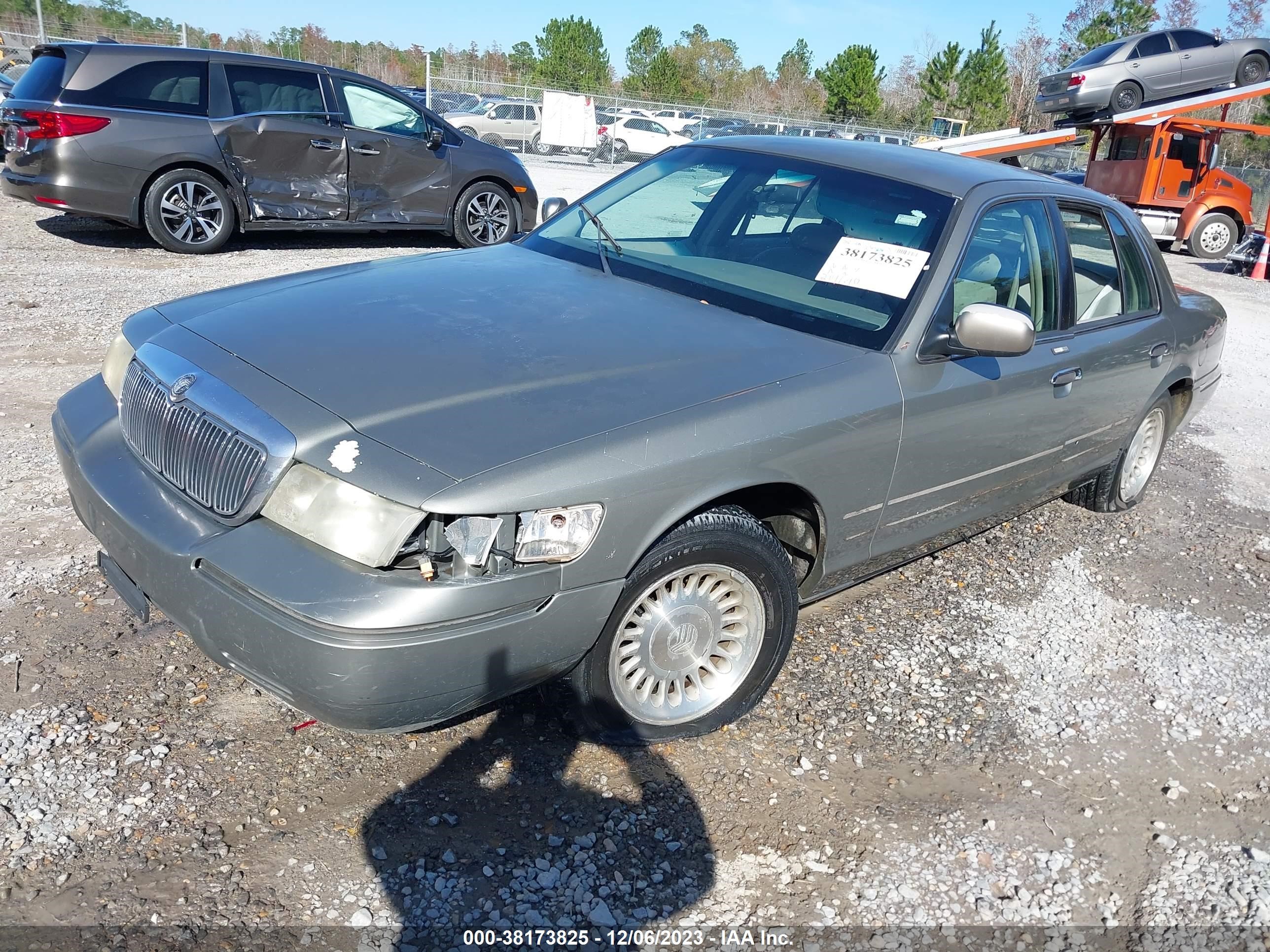 Photo 1 VIN: 2MEFM74WXWX670525 - MERCURY GRAND MARQUIS 