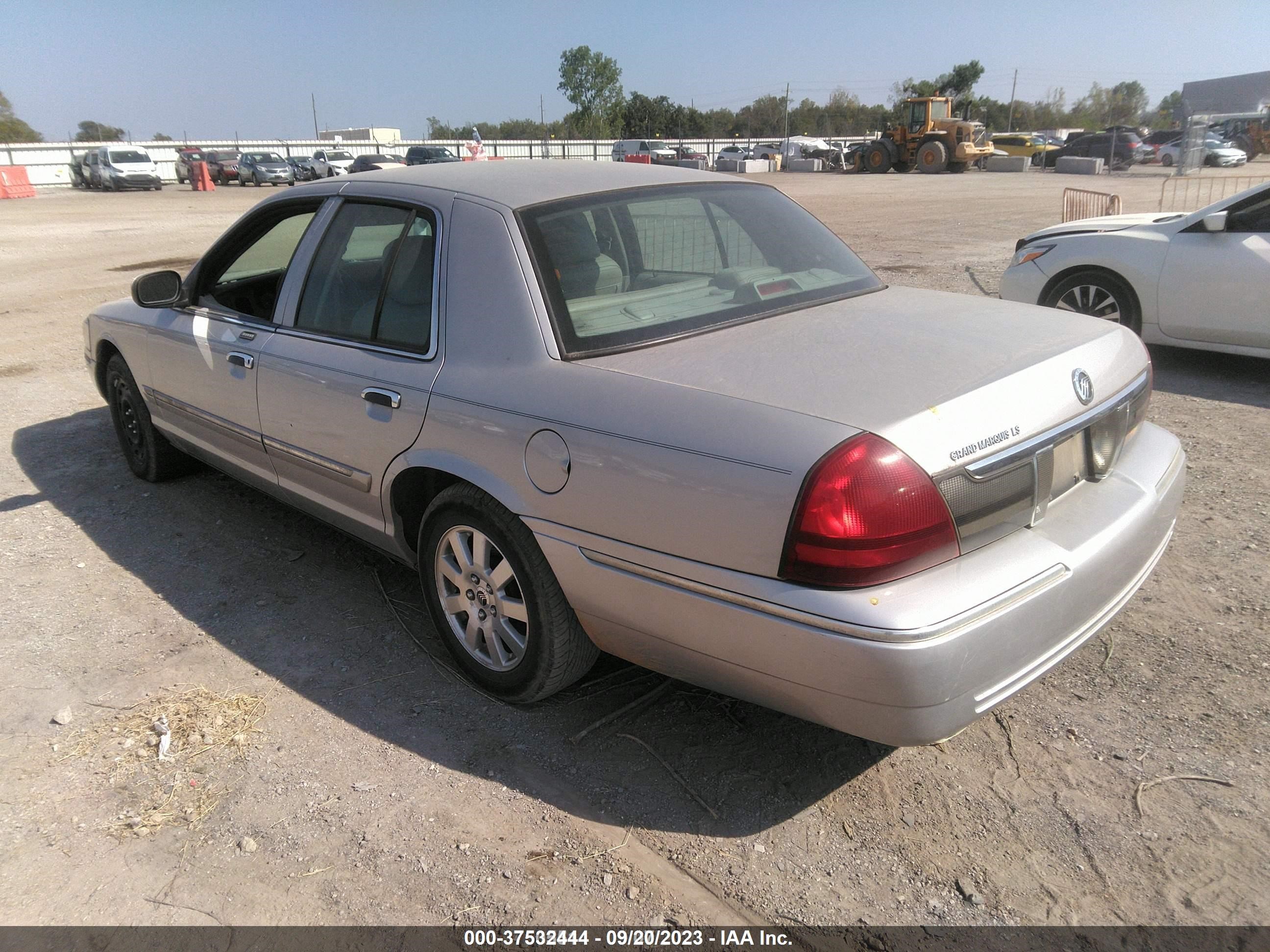 Photo 2 VIN: 2MEFM75V06X628564 - MERCURY GRAND MARQUIS 