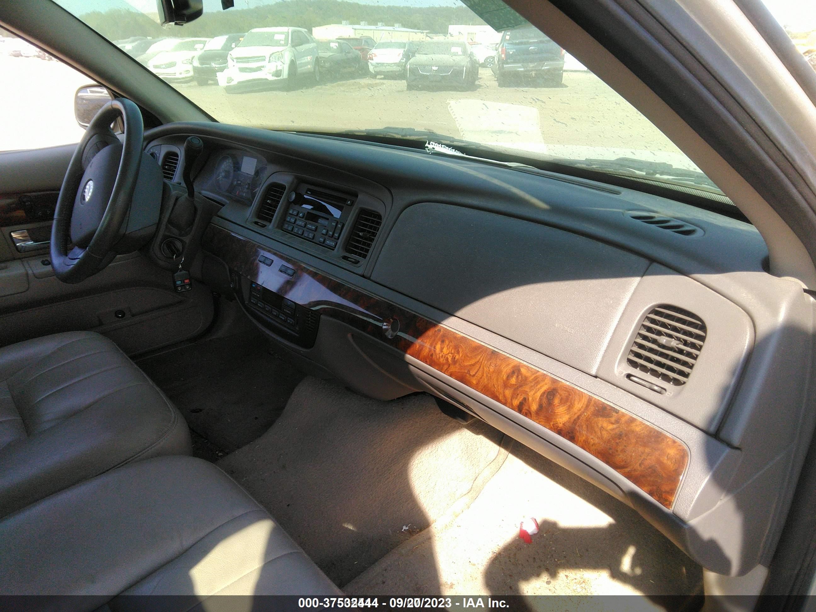 Photo 4 VIN: 2MEFM75V06X628564 - MERCURY GRAND MARQUIS 