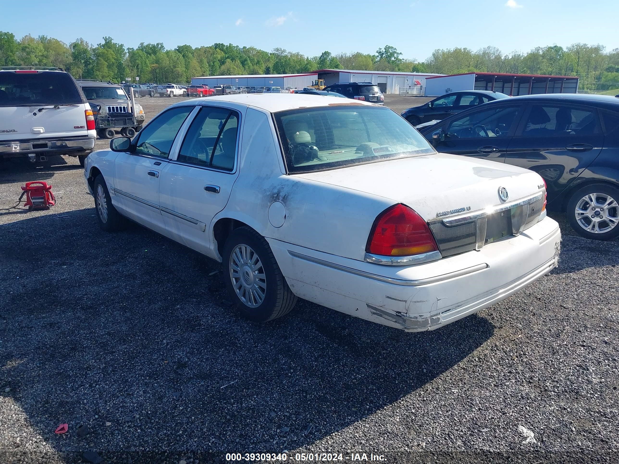 Photo 2 VIN: 2MEFM75V07X623902 - MERCURY GRAND MARQUIS 