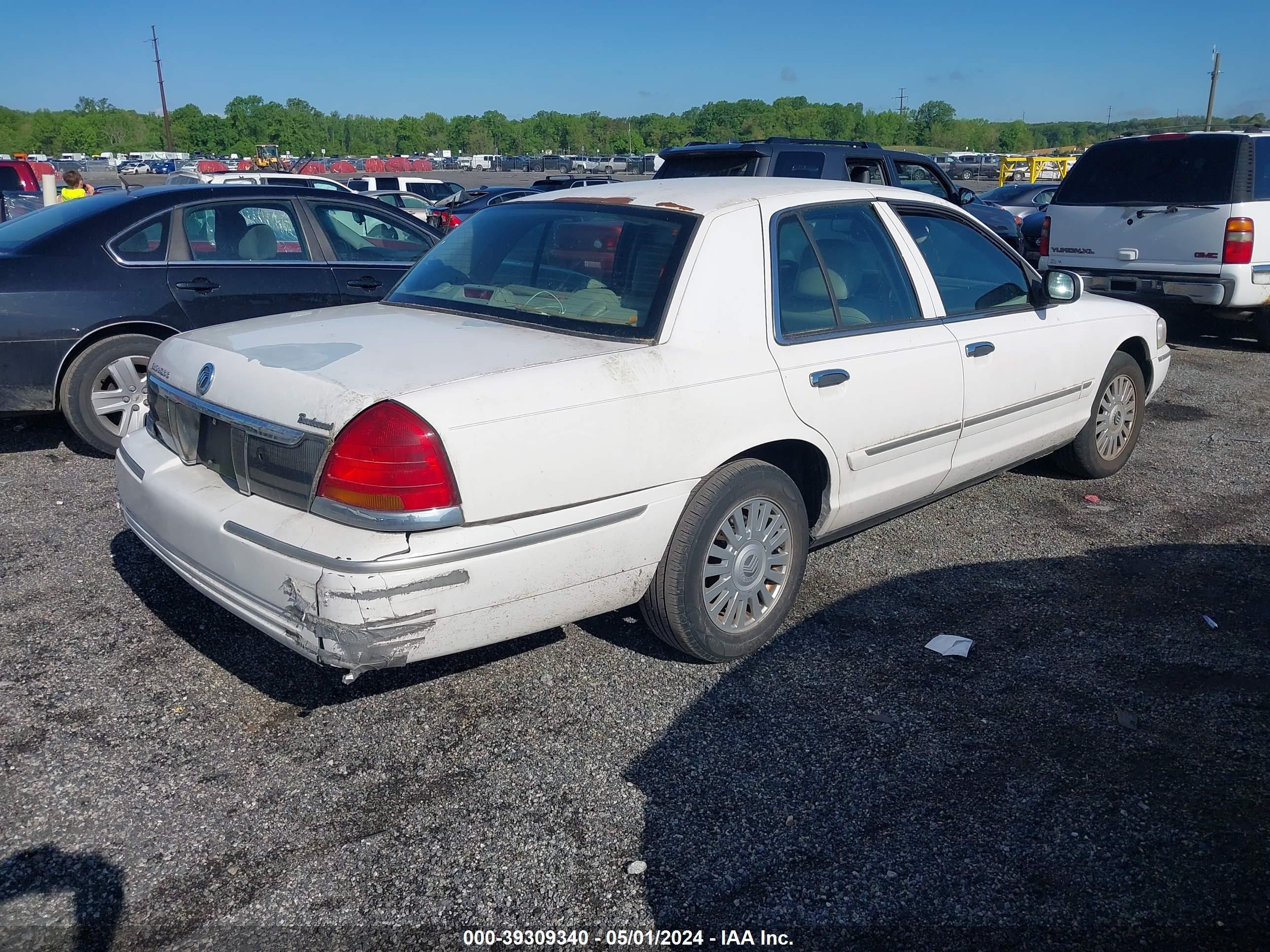 Photo 3 VIN: 2MEFM75V07X623902 - MERCURY GRAND MARQUIS 