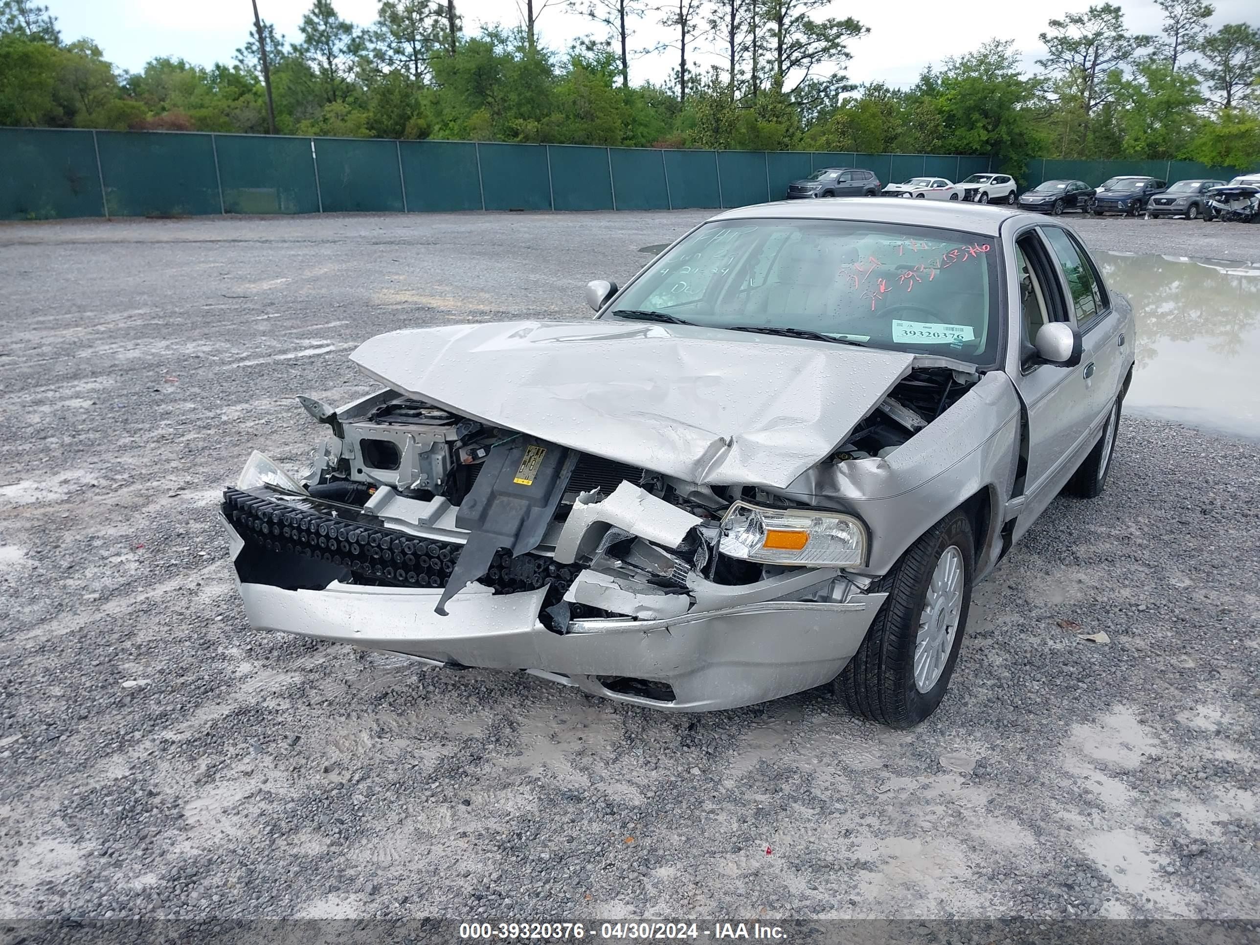 Photo 1 VIN: 2MEFM75V17X623004 - MERCURY GRAND MARQUIS 