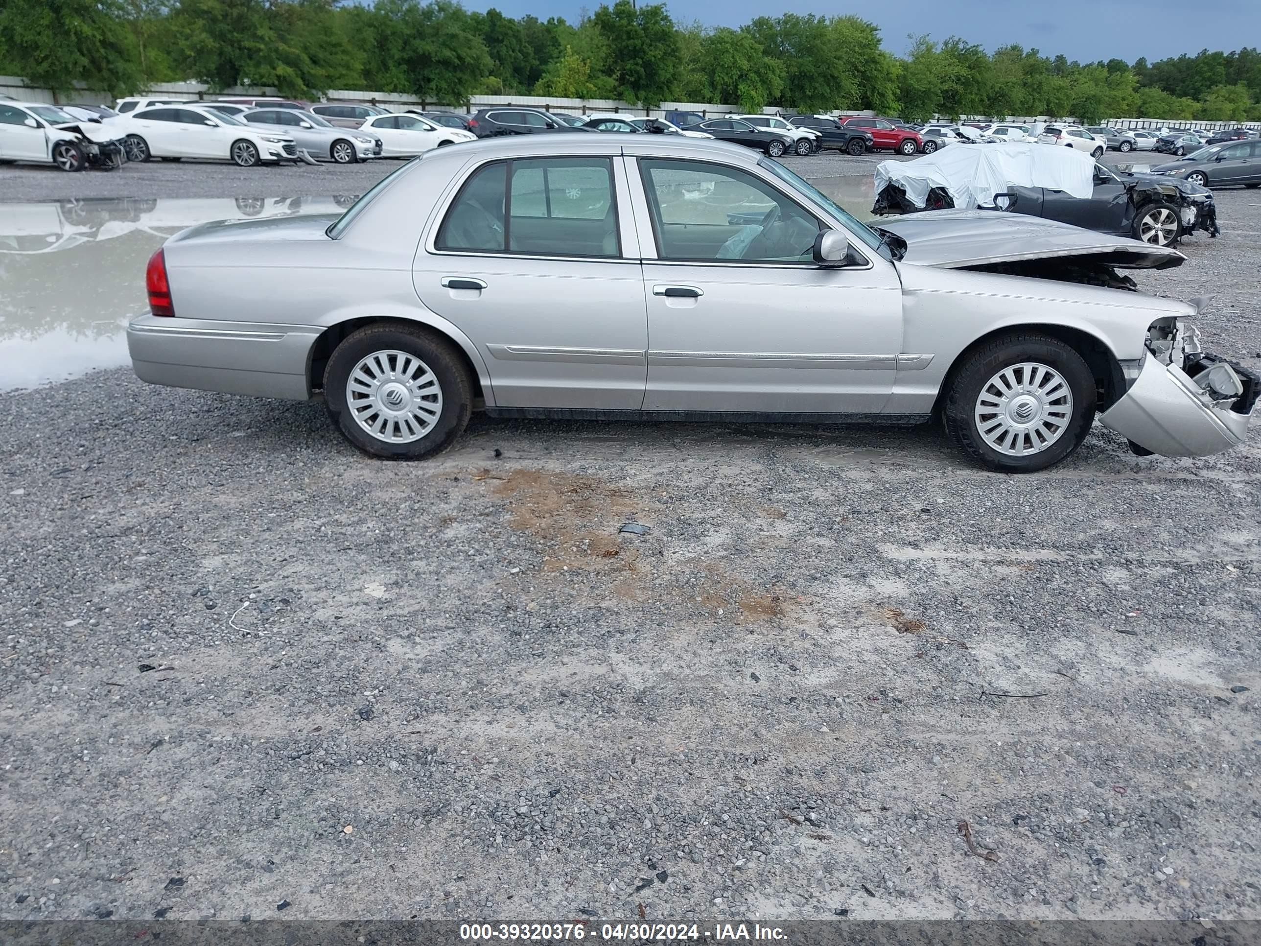 Photo 12 VIN: 2MEFM75V17X623004 - MERCURY GRAND MARQUIS 