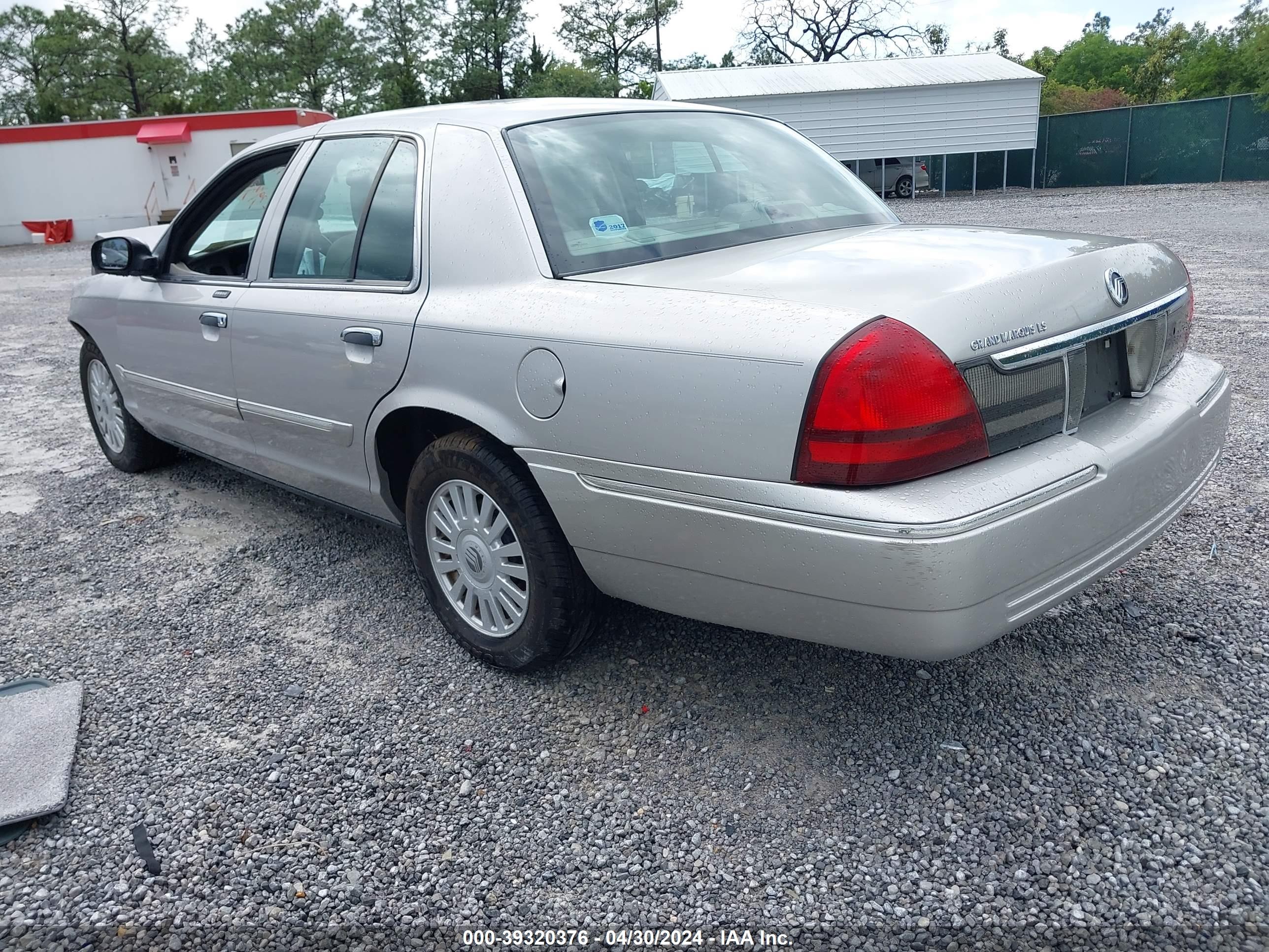 Photo 2 VIN: 2MEFM75V17X623004 - MERCURY GRAND MARQUIS 