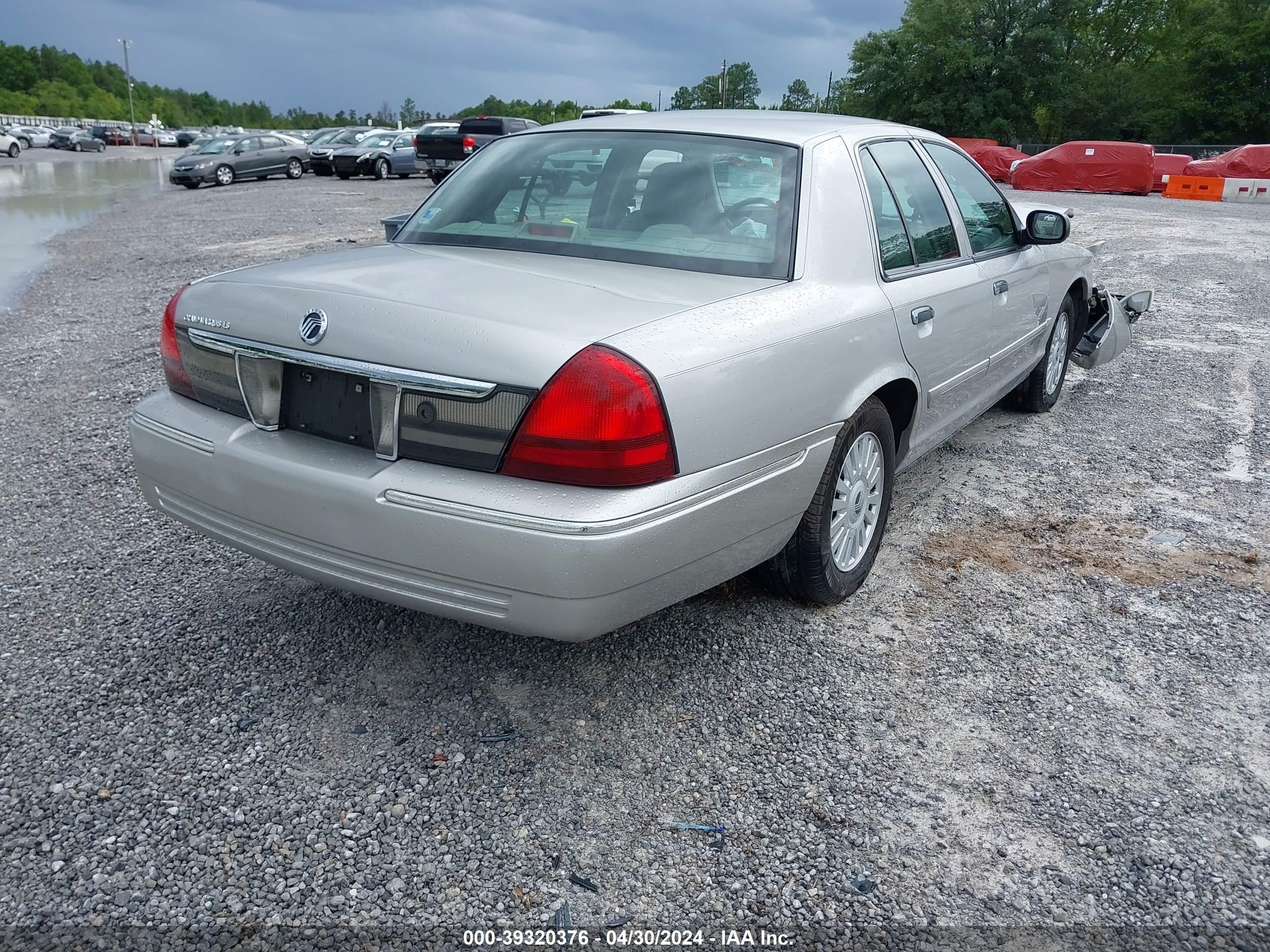 Photo 3 VIN: 2MEFM75V17X623004 - MERCURY GRAND MARQUIS 