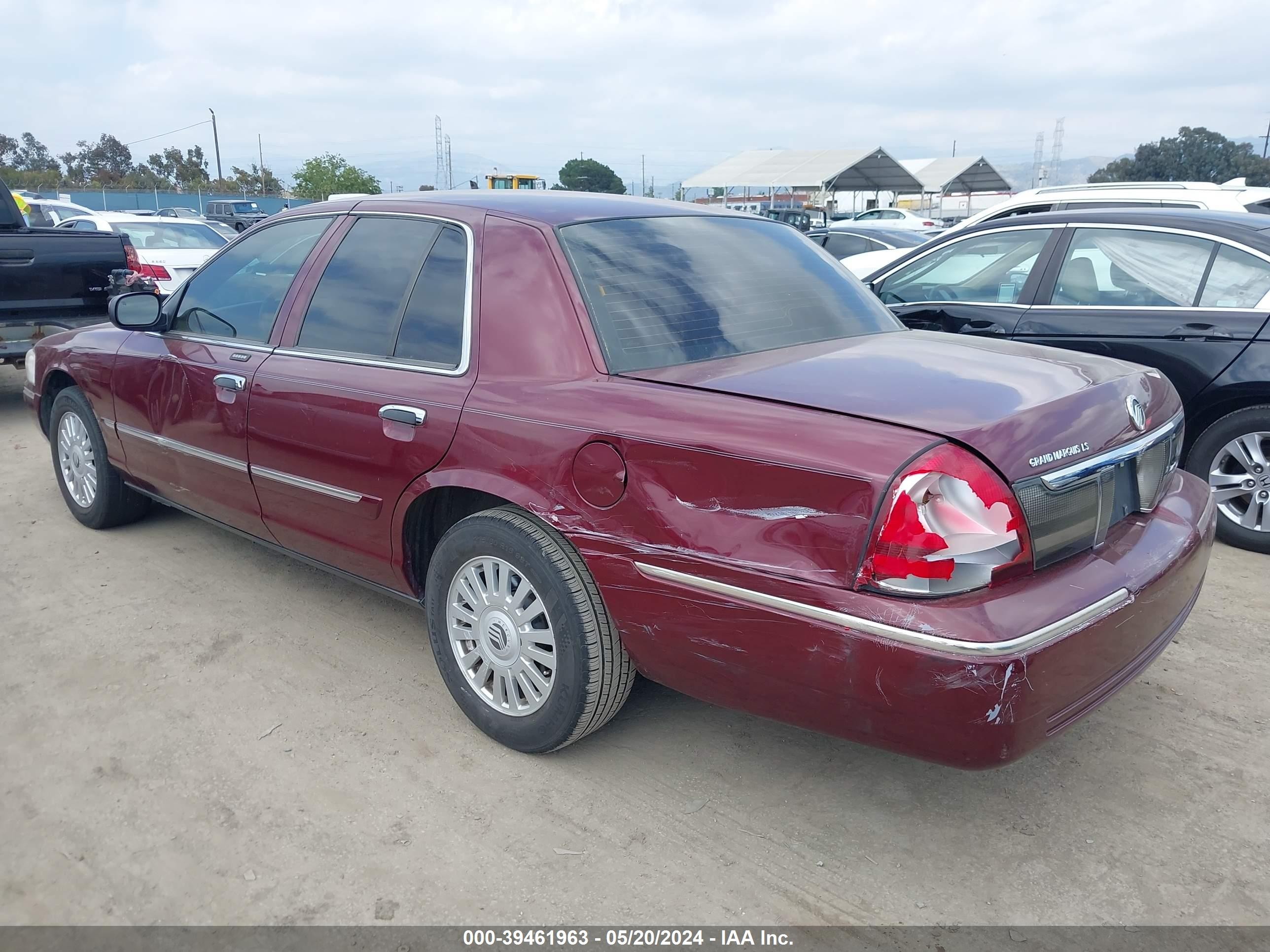 Photo 2 VIN: 2MEFM75V17X624542 - MERCURY GRAND MARQUIS 