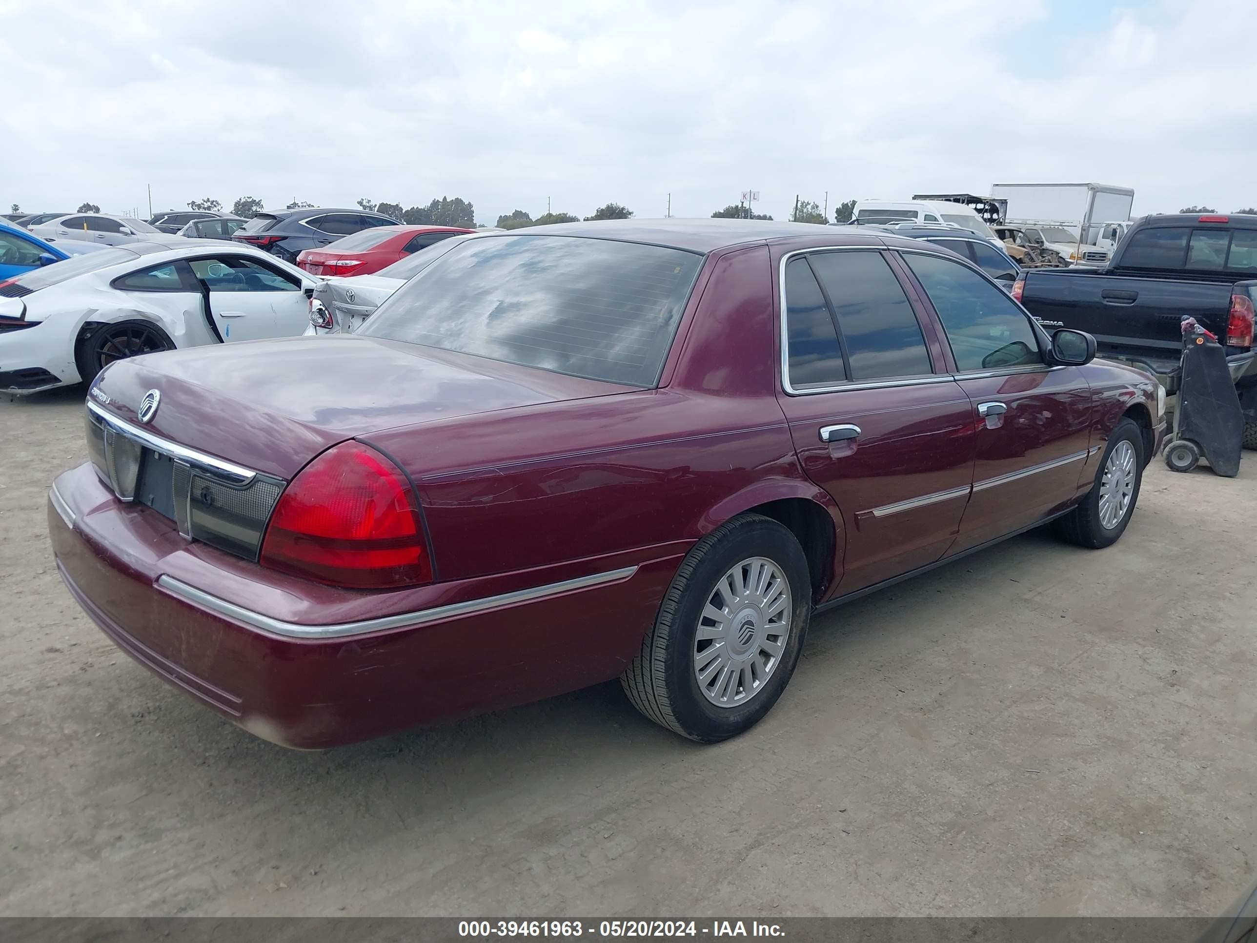 Photo 3 VIN: 2MEFM75V17X624542 - MERCURY GRAND MARQUIS 