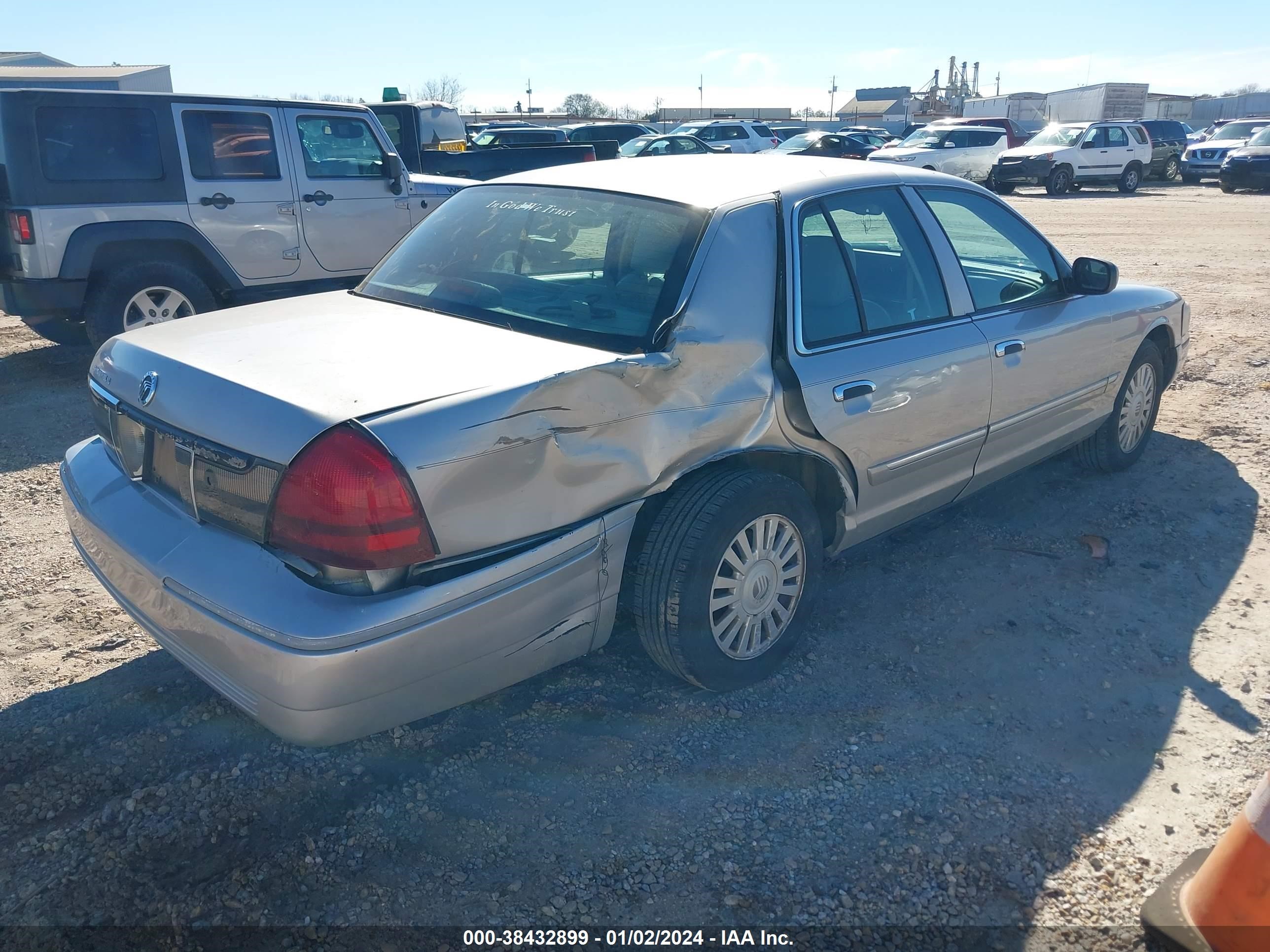 Photo 3 VIN: 2MEFM75V27X625408 - MERCURY GRAND MARQUIS 