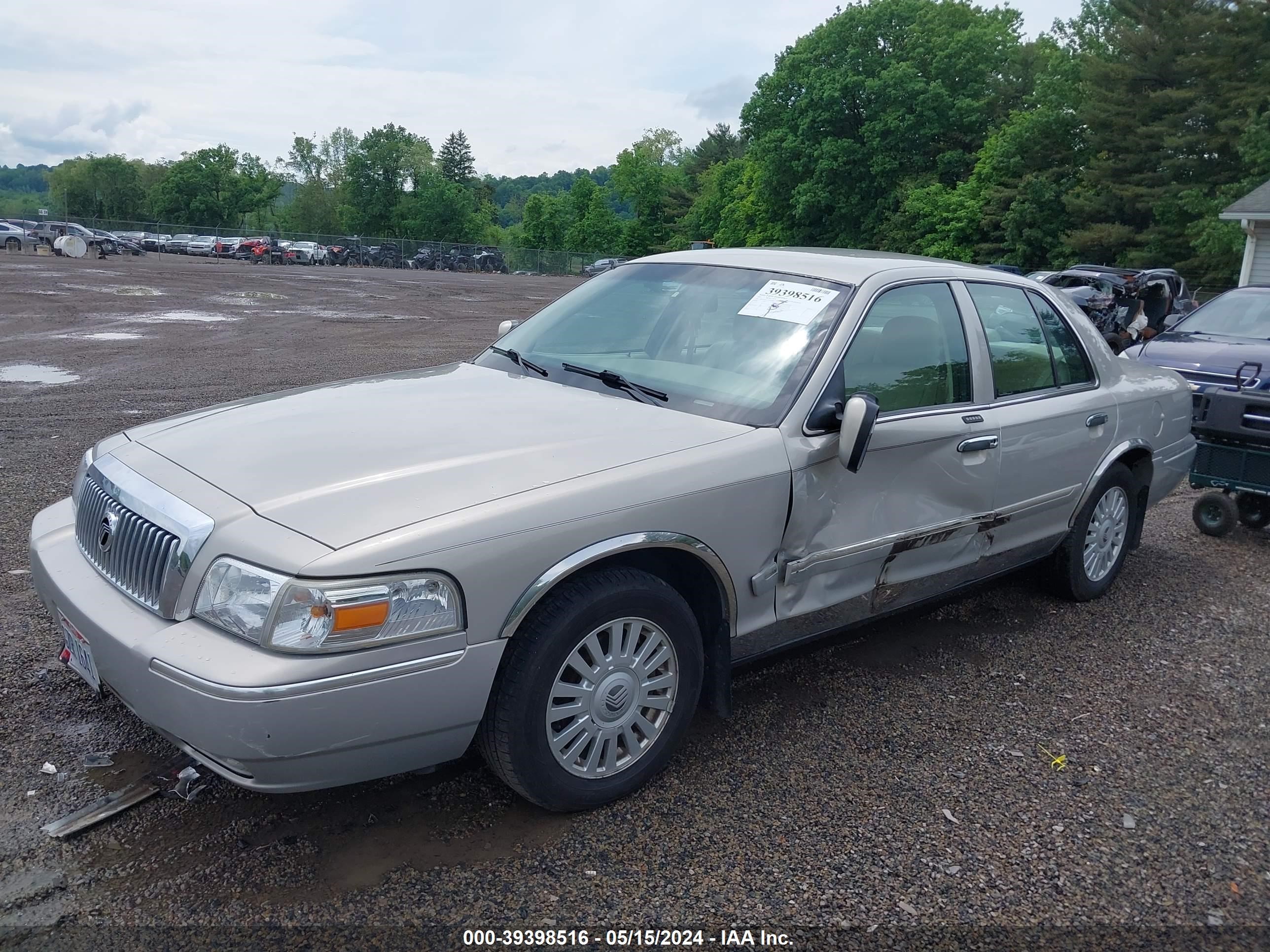 Photo 1 VIN: 2MEFM75V27X629880 - MERCURY GRAND MARQUIS 