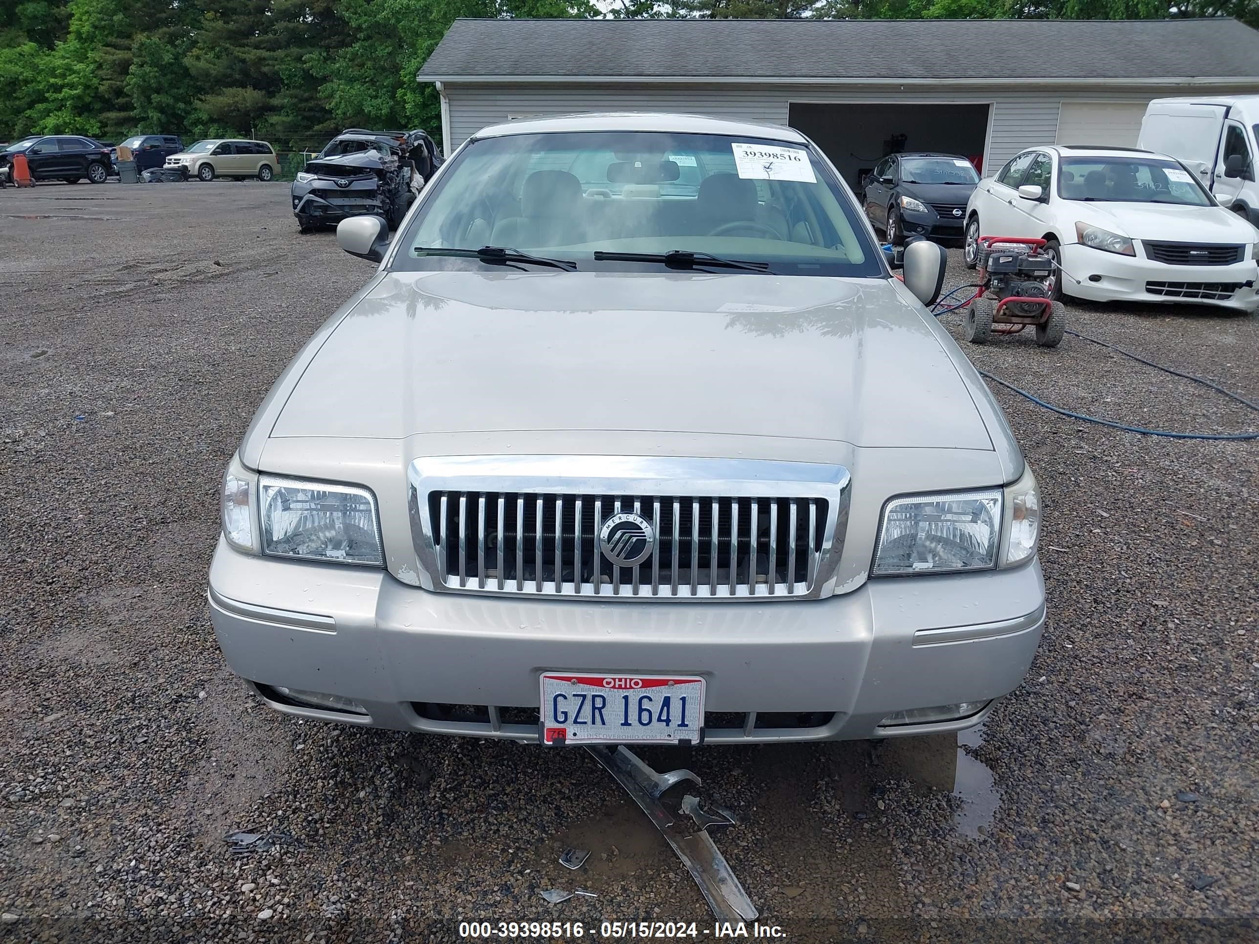 Photo 11 VIN: 2MEFM75V27X629880 - MERCURY GRAND MARQUIS 