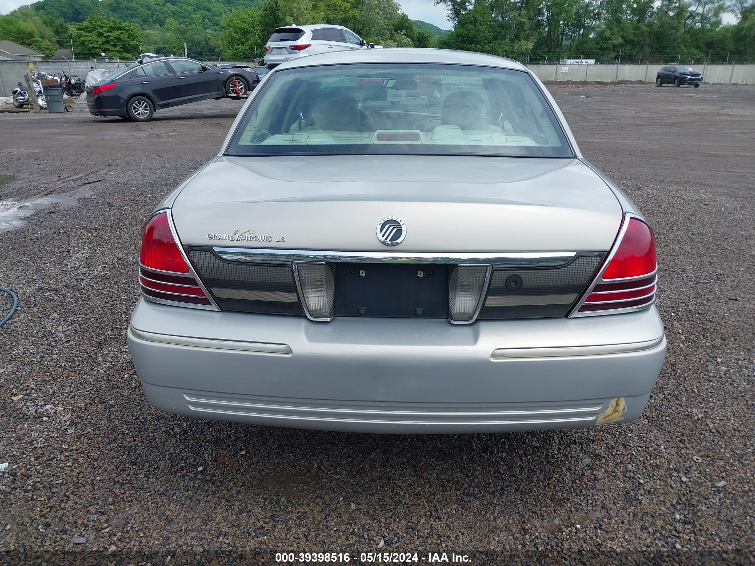 Photo 15 VIN: 2MEFM75V27X629880 - MERCURY GRAND MARQUIS 