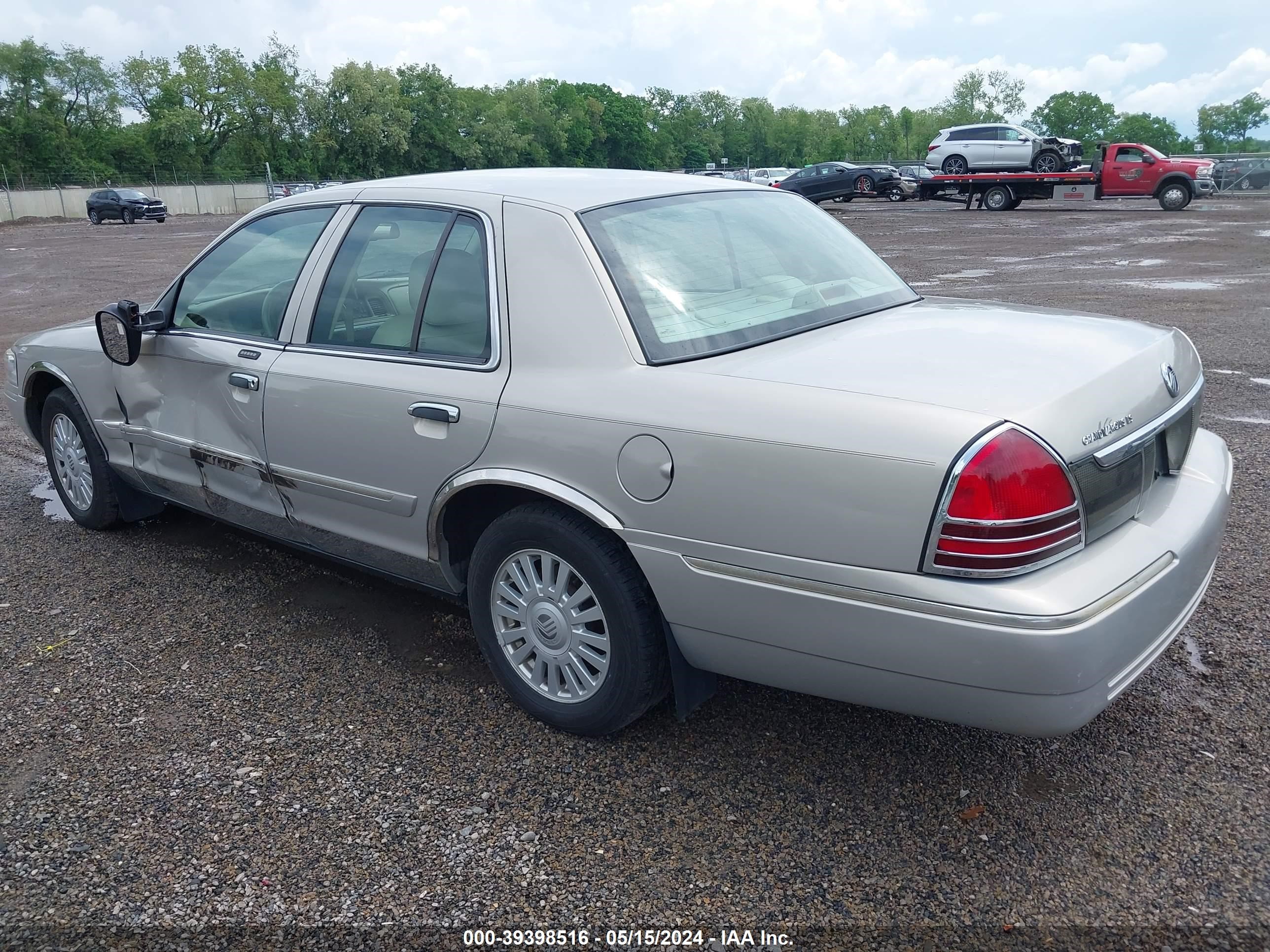 Photo 2 VIN: 2MEFM75V27X629880 - MERCURY GRAND MARQUIS 