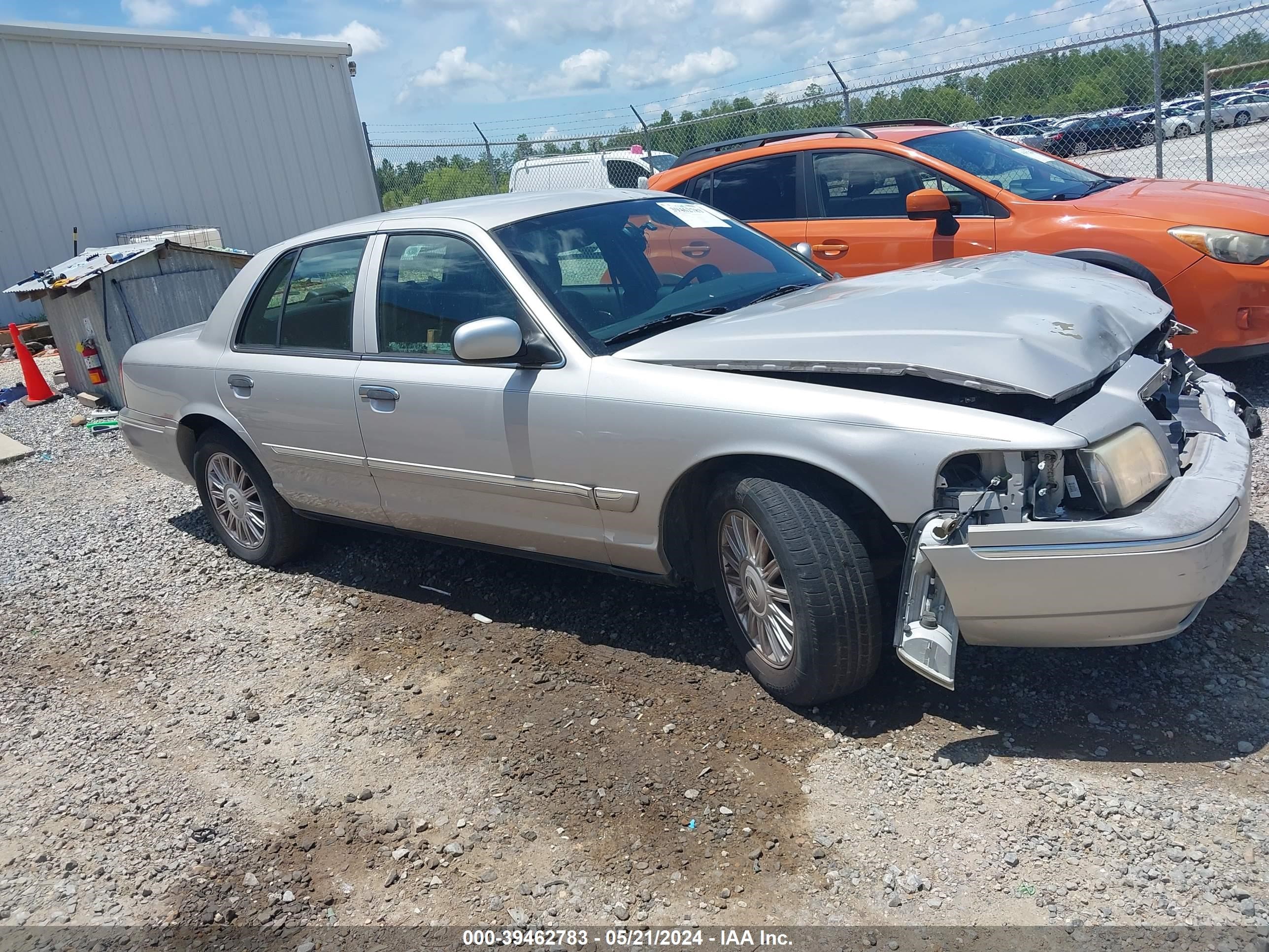 Photo 13 VIN: 2MEFM75V28X662475 - MERCURY GRAND MARQUIS 