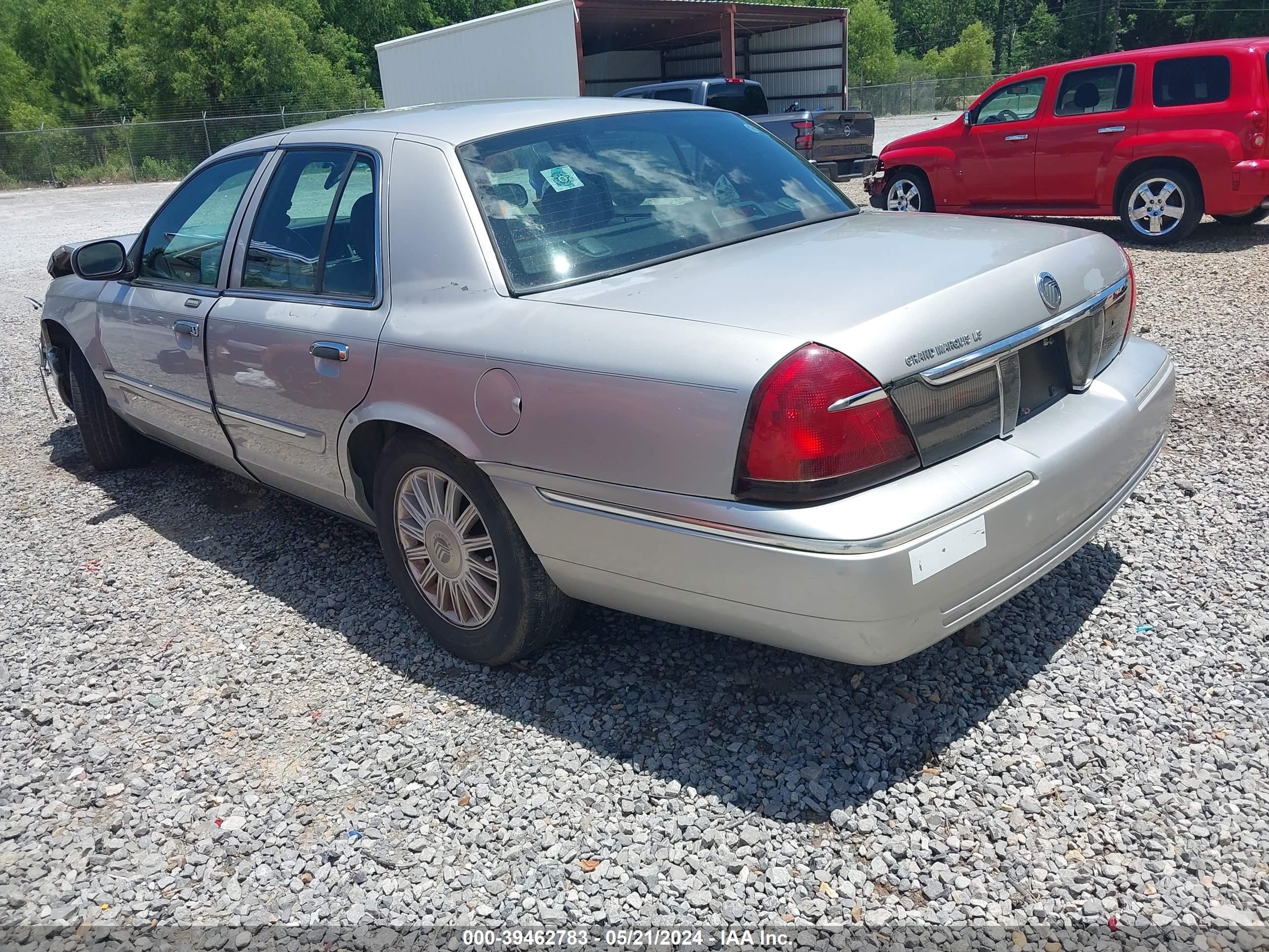 Photo 2 VIN: 2MEFM75V28X662475 - MERCURY GRAND MARQUIS 