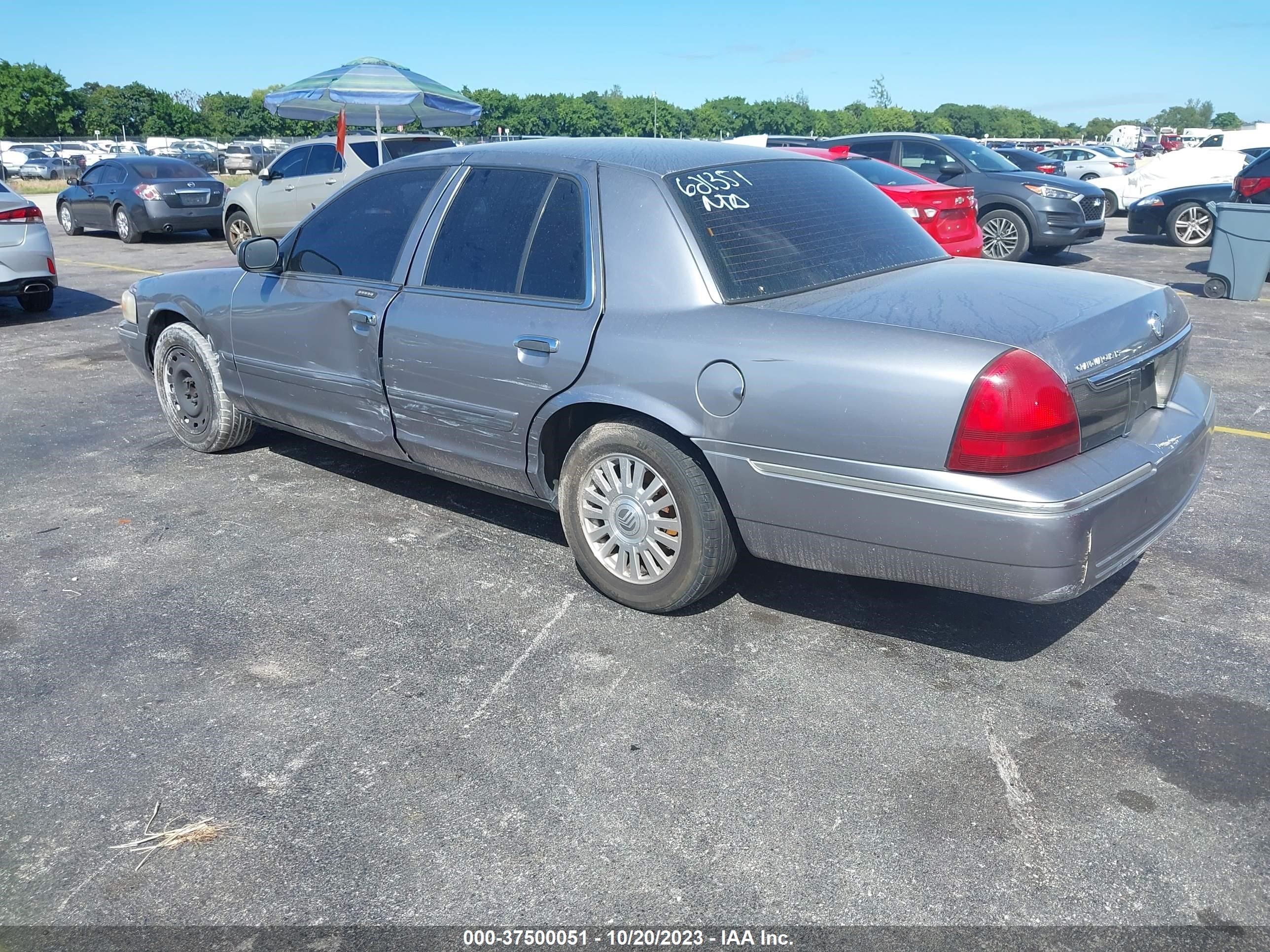 Photo 2 VIN: 2MEFM75V36X621351 - MERCURY GRAND MARQUIS 