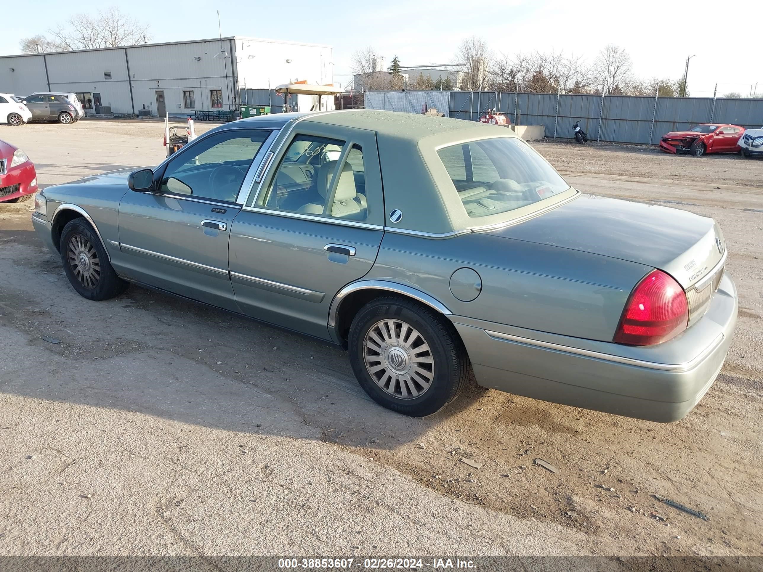 Photo 2 VIN: 2MEFM75V36X623794 - MERCURY GRAND MARQUIS 