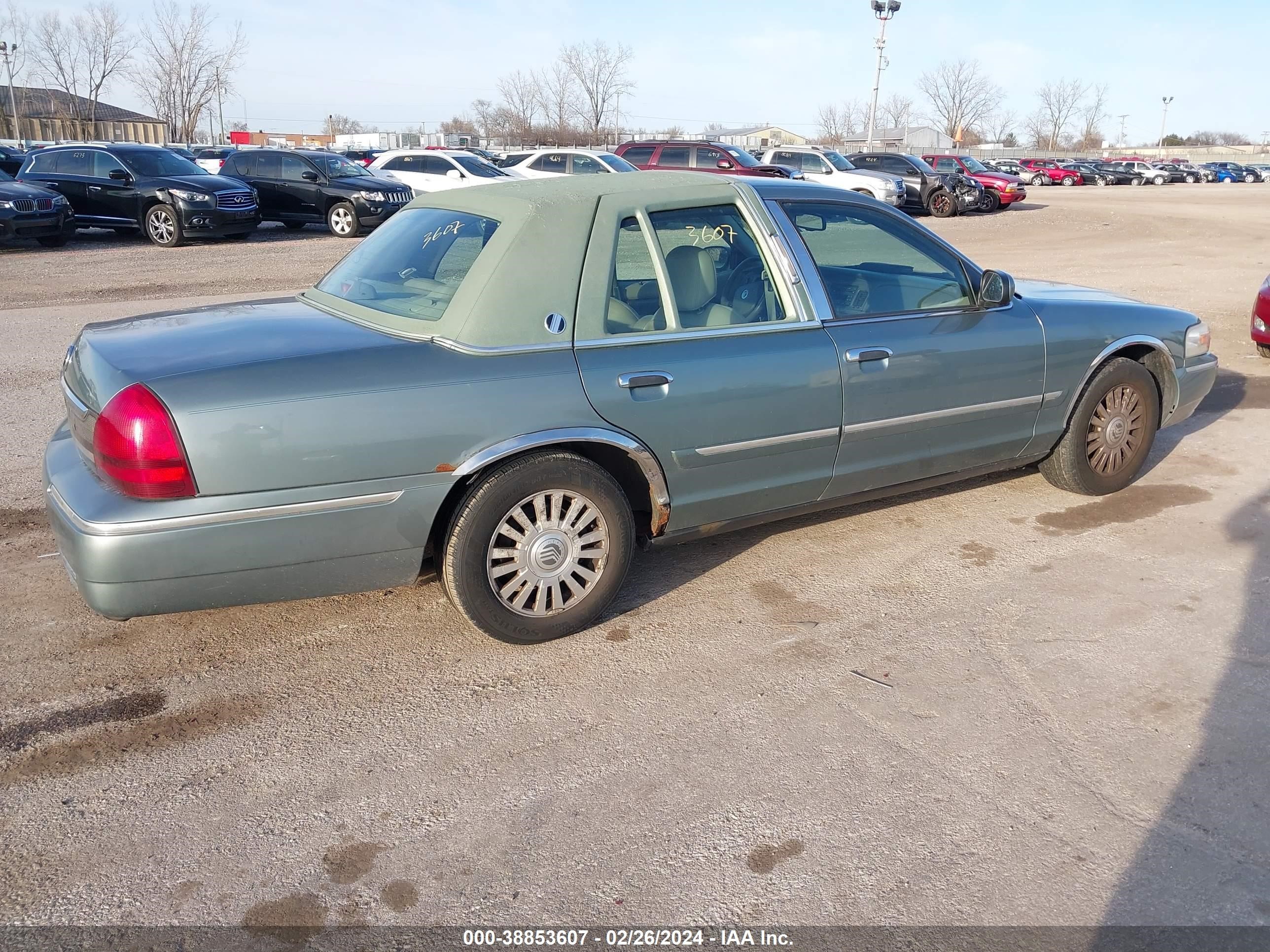 Photo 3 VIN: 2MEFM75V36X623794 - MERCURY GRAND MARQUIS 