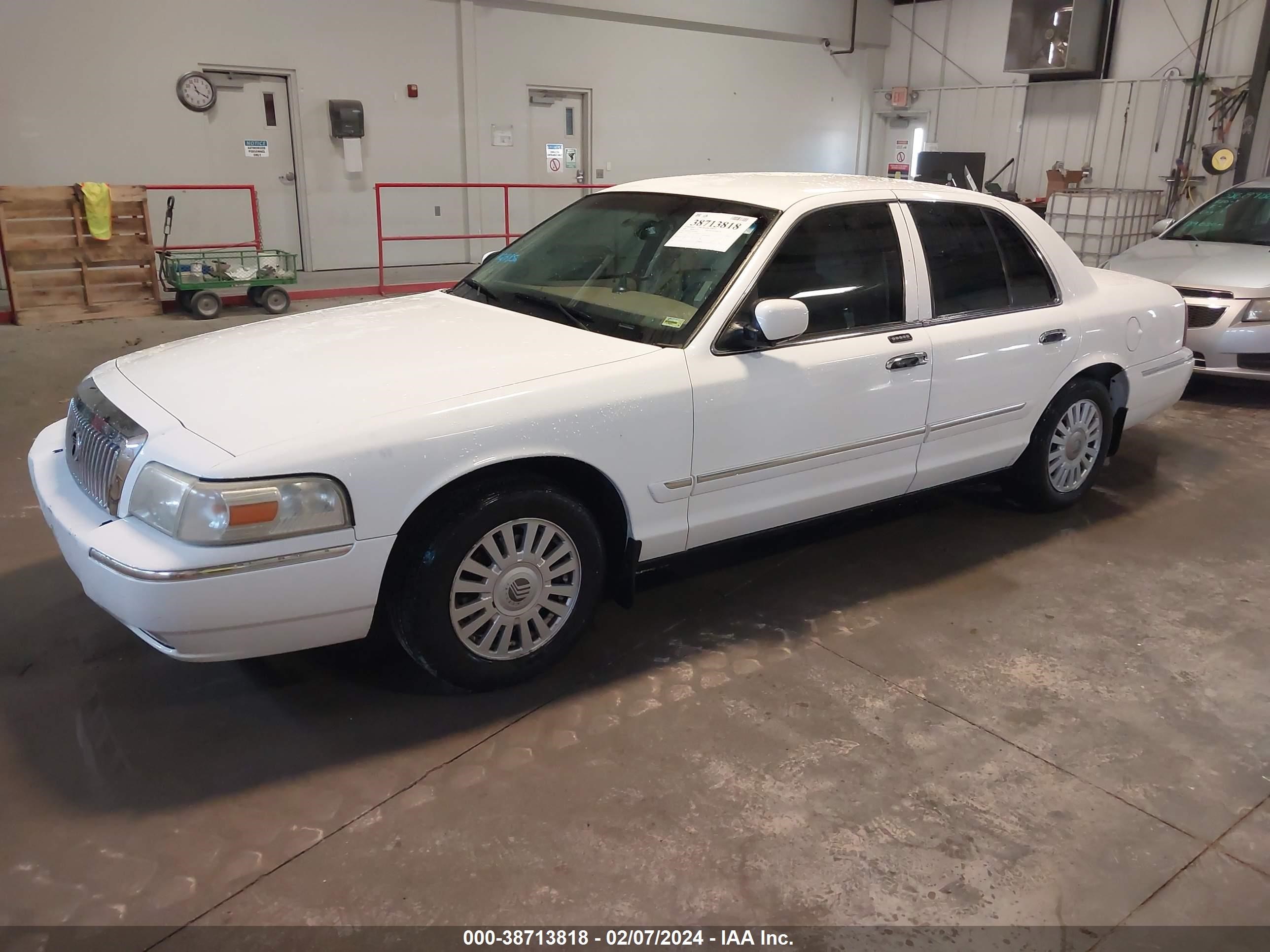 Photo 1 VIN: 2MEFM75V37X639995 - MERCURY GRAND MARQUIS 