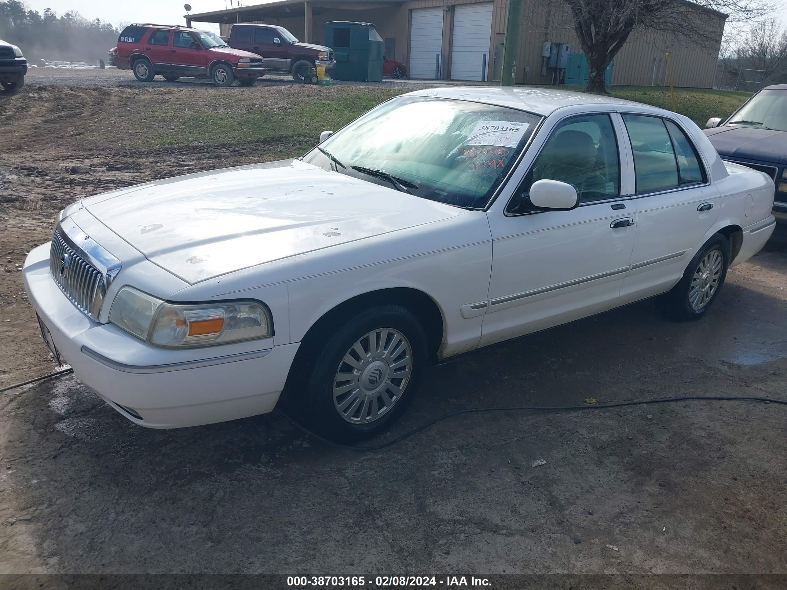 Photo 1 VIN: 2MEFM75V38X602608 - MERCURY GRAND MARQUIS 