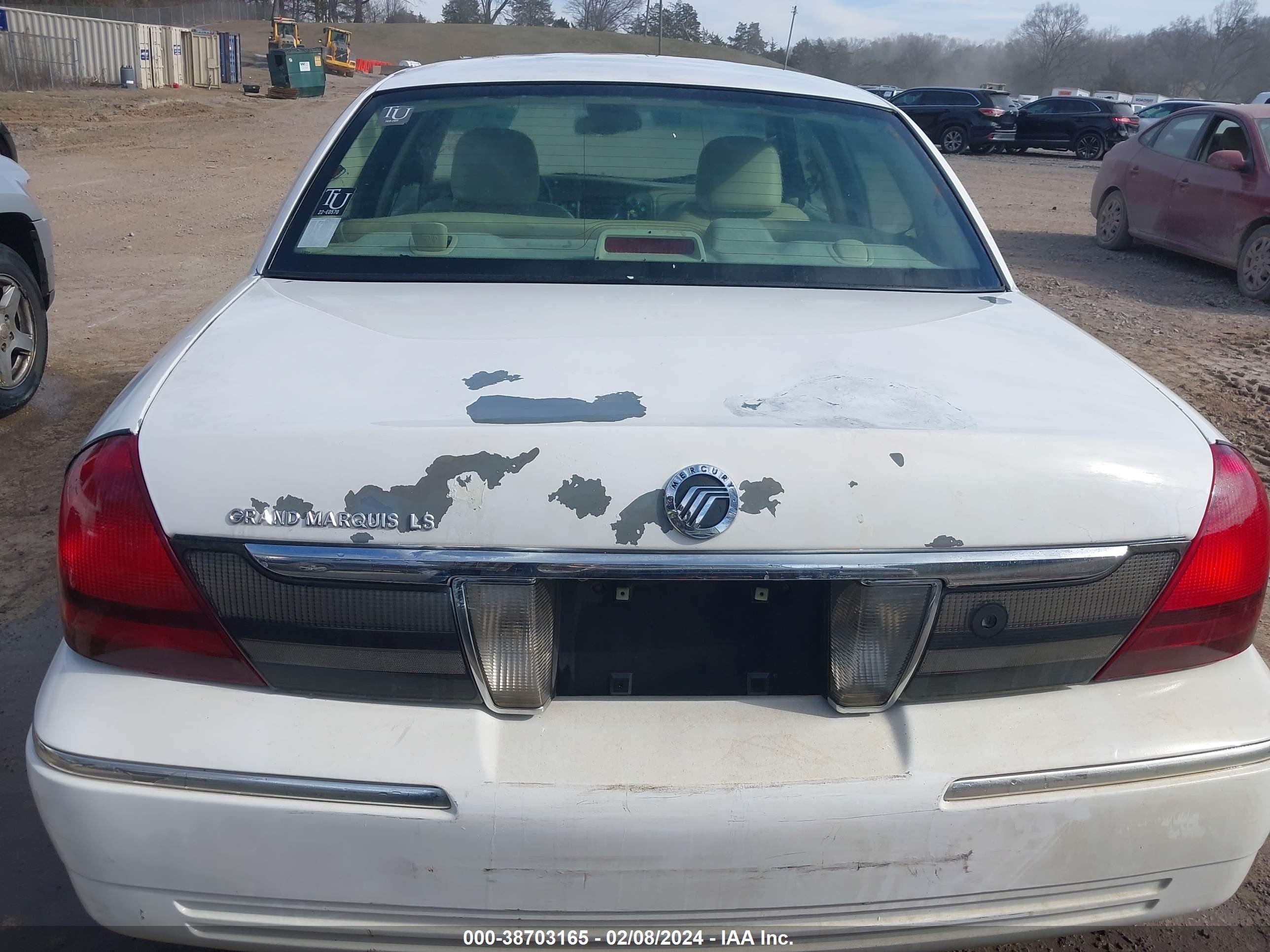 Photo 11 VIN: 2MEFM75V38X602608 - MERCURY GRAND MARQUIS 