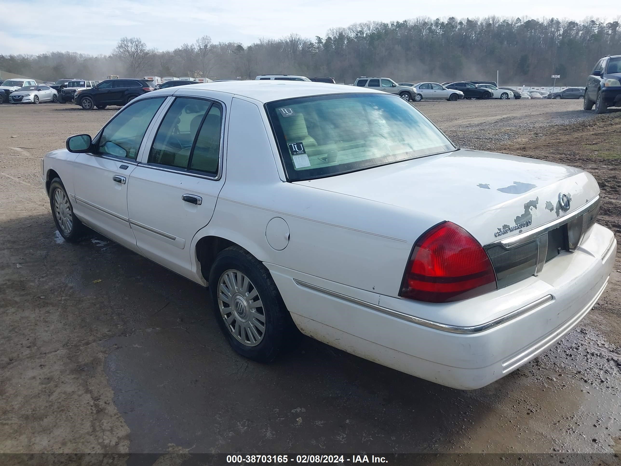 Photo 2 VIN: 2MEFM75V38X602608 - MERCURY GRAND MARQUIS 