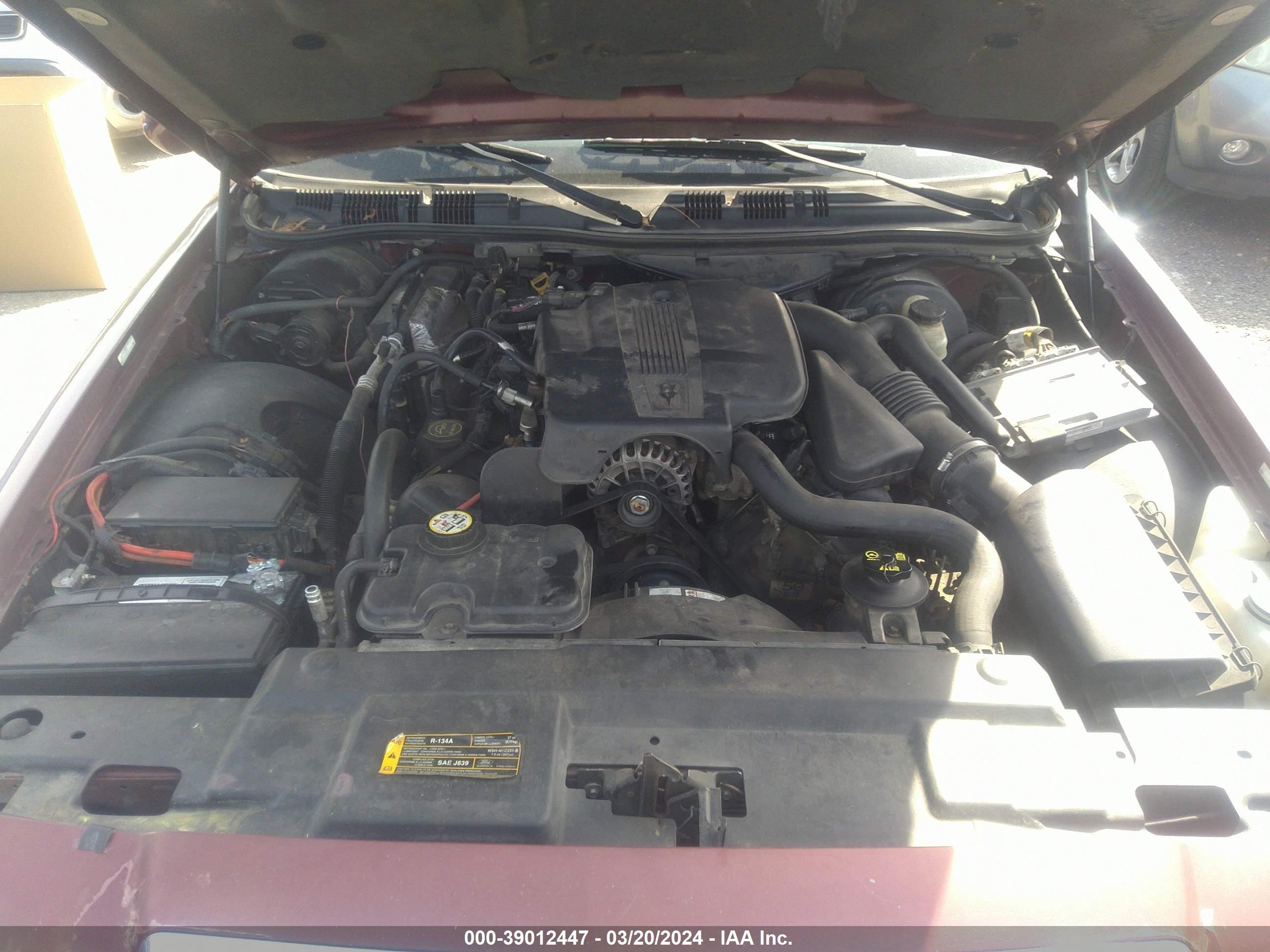 Photo 9 VIN: 2MEFM75V38X606013 - MERCURY GRAND MARQUIS 