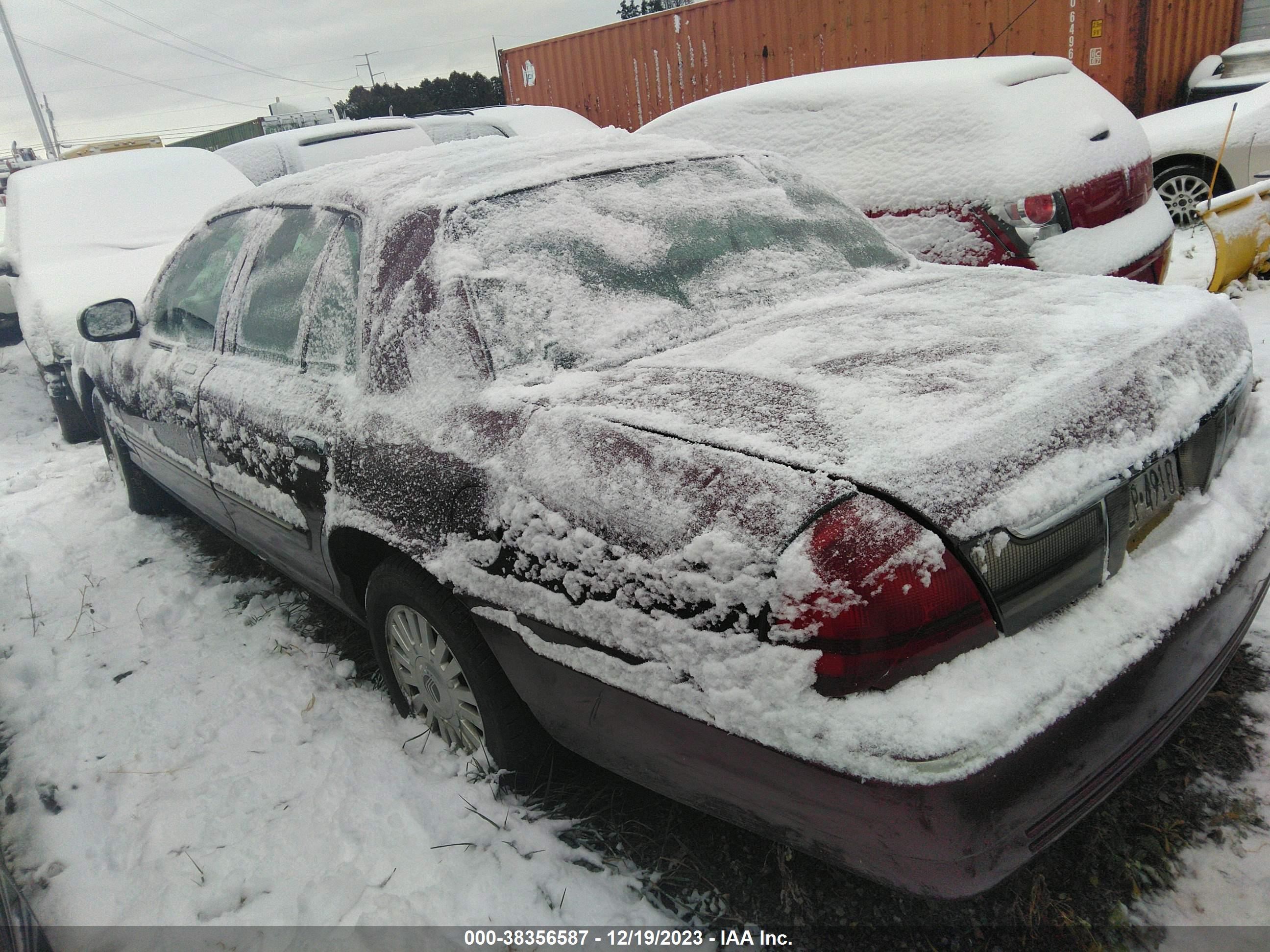 Photo 2 VIN: 2MEFM75V38X606898 - MERCURY GRAND MARQUIS 