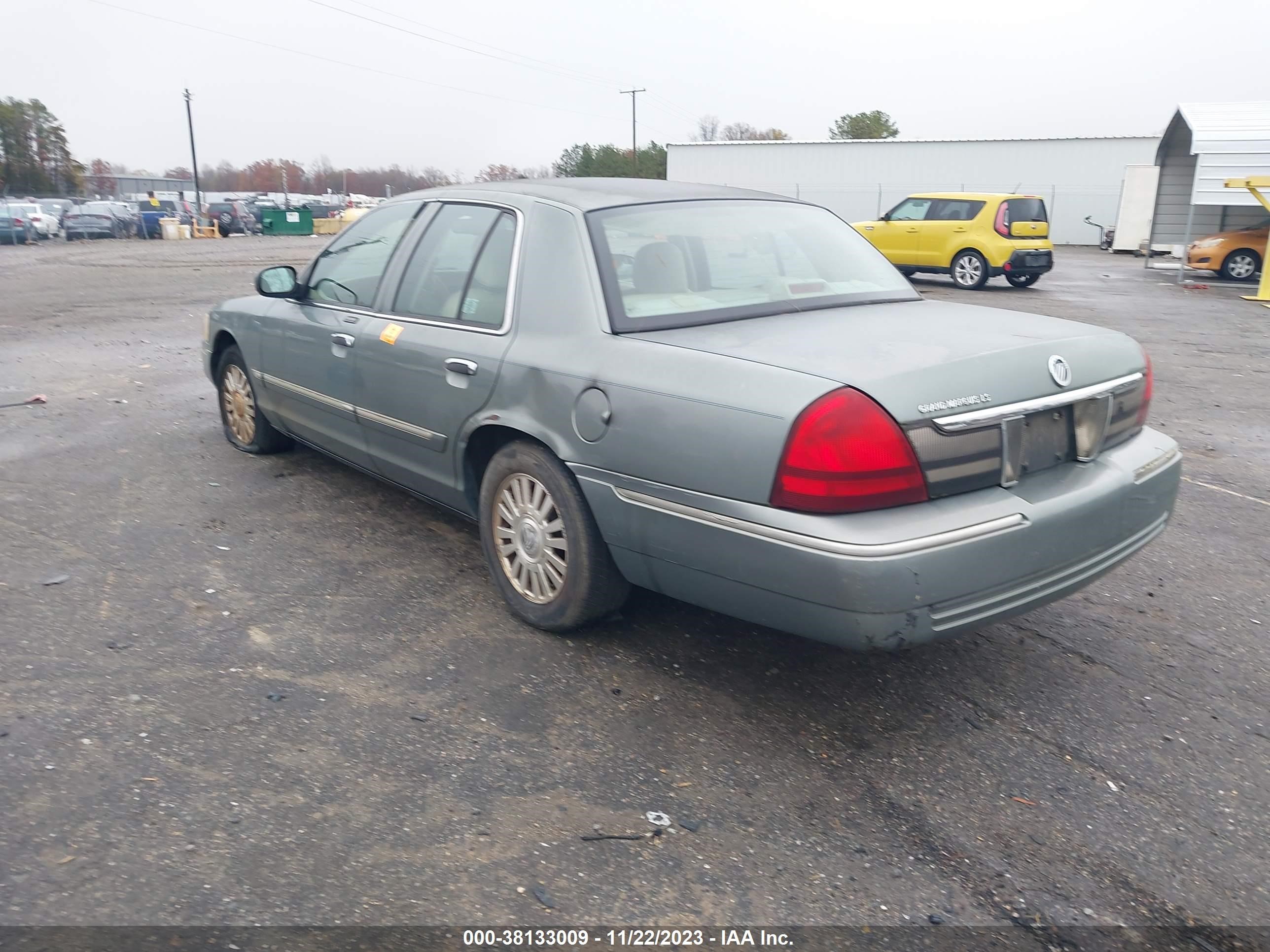 Photo 2 VIN: 2MEFM75V46X627594 - MERCURY GRAND MARQUIS 