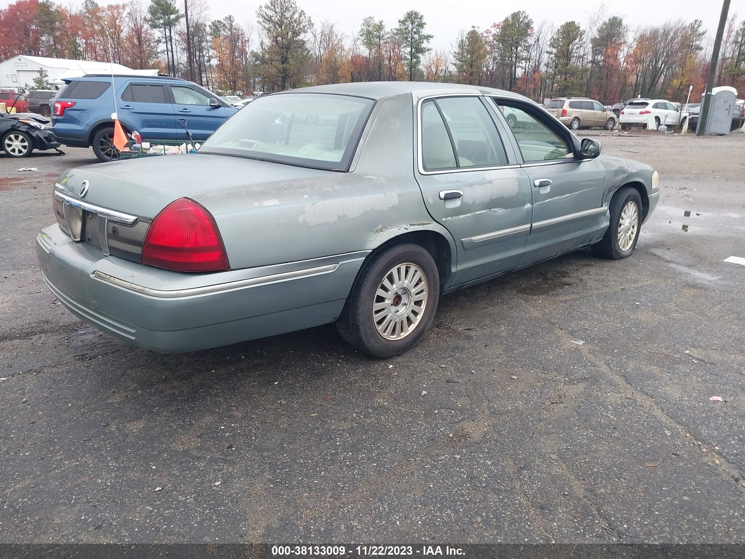 Photo 3 VIN: 2MEFM75V46X627594 - MERCURY GRAND MARQUIS 