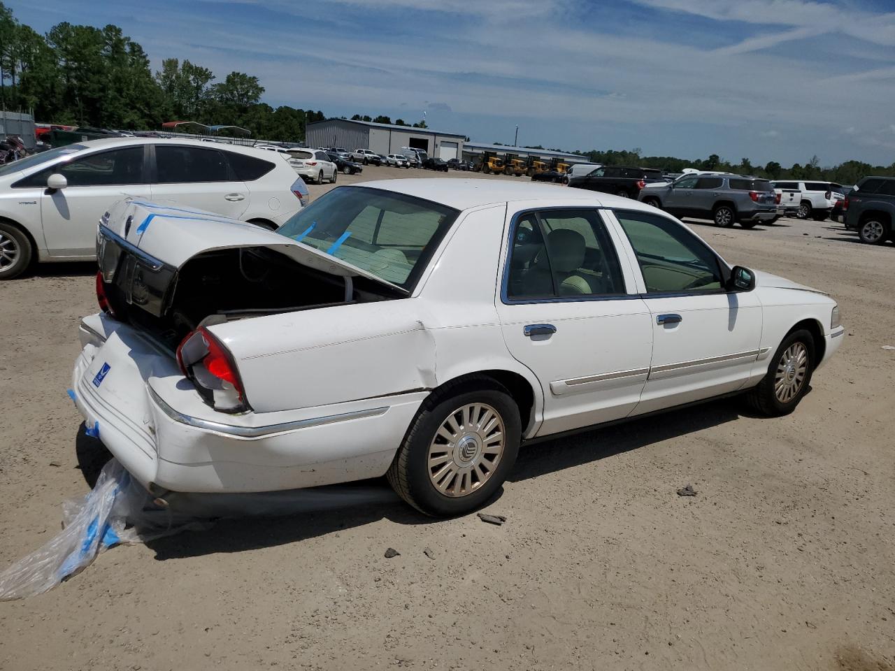 Photo 2 VIN: 2MEFM75V46X627644 - MERCURY GRAND MARQUIS 