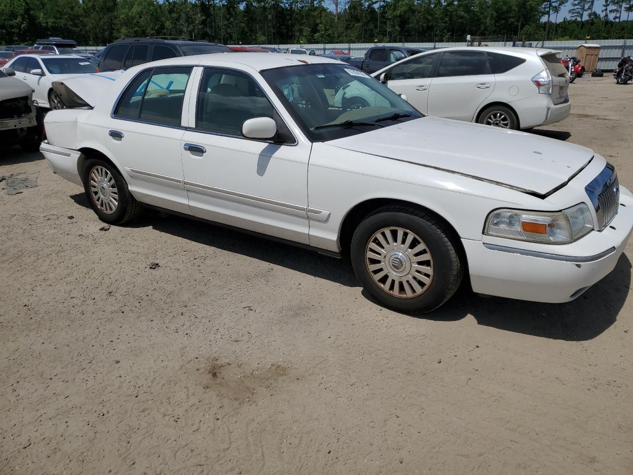 Photo 3 VIN: 2MEFM75V46X627644 - MERCURY GRAND MARQUIS 