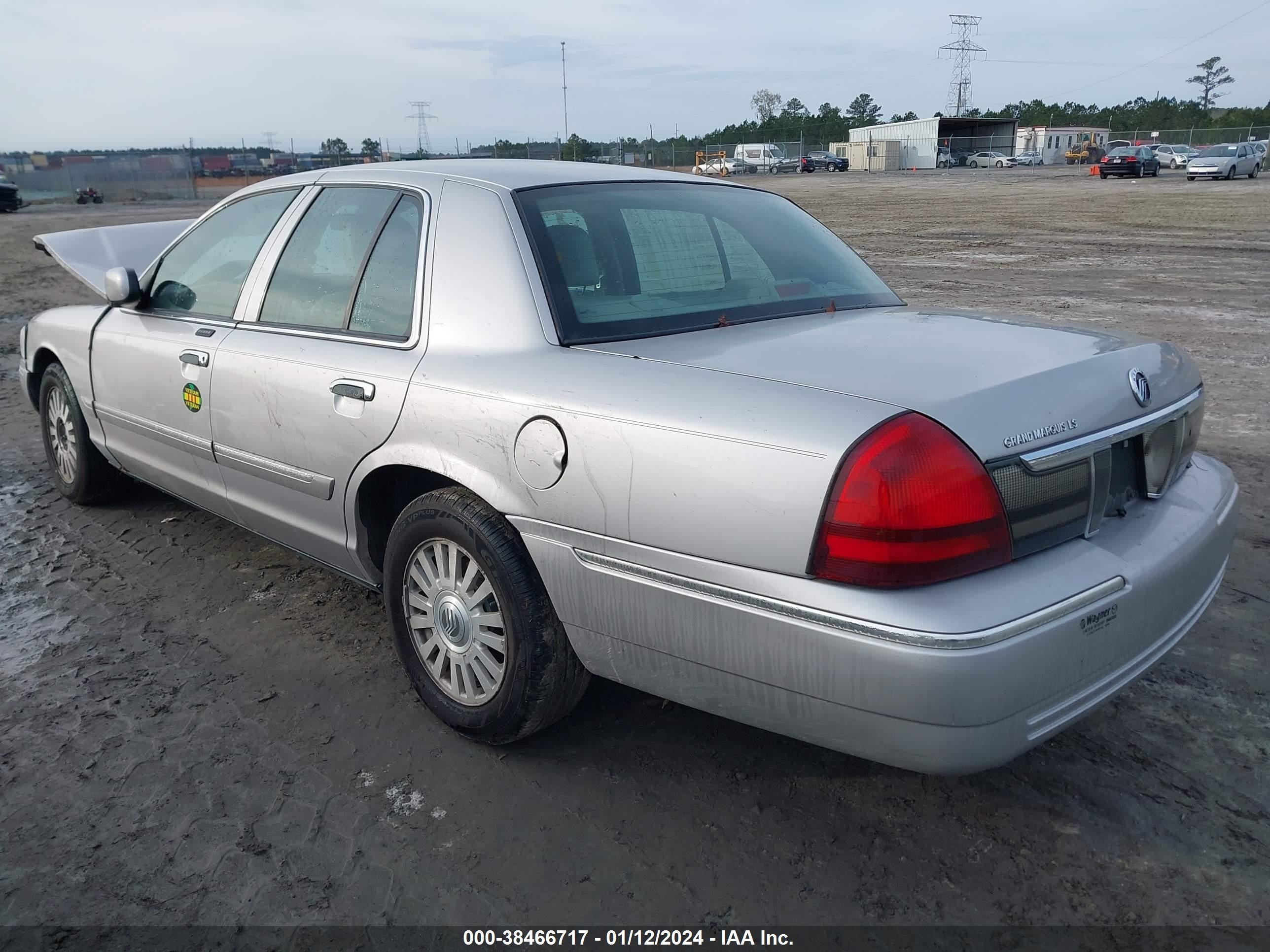 Photo 2 VIN: 2MEFM75V46X641639 - MERCURY GRAND MARQUIS 