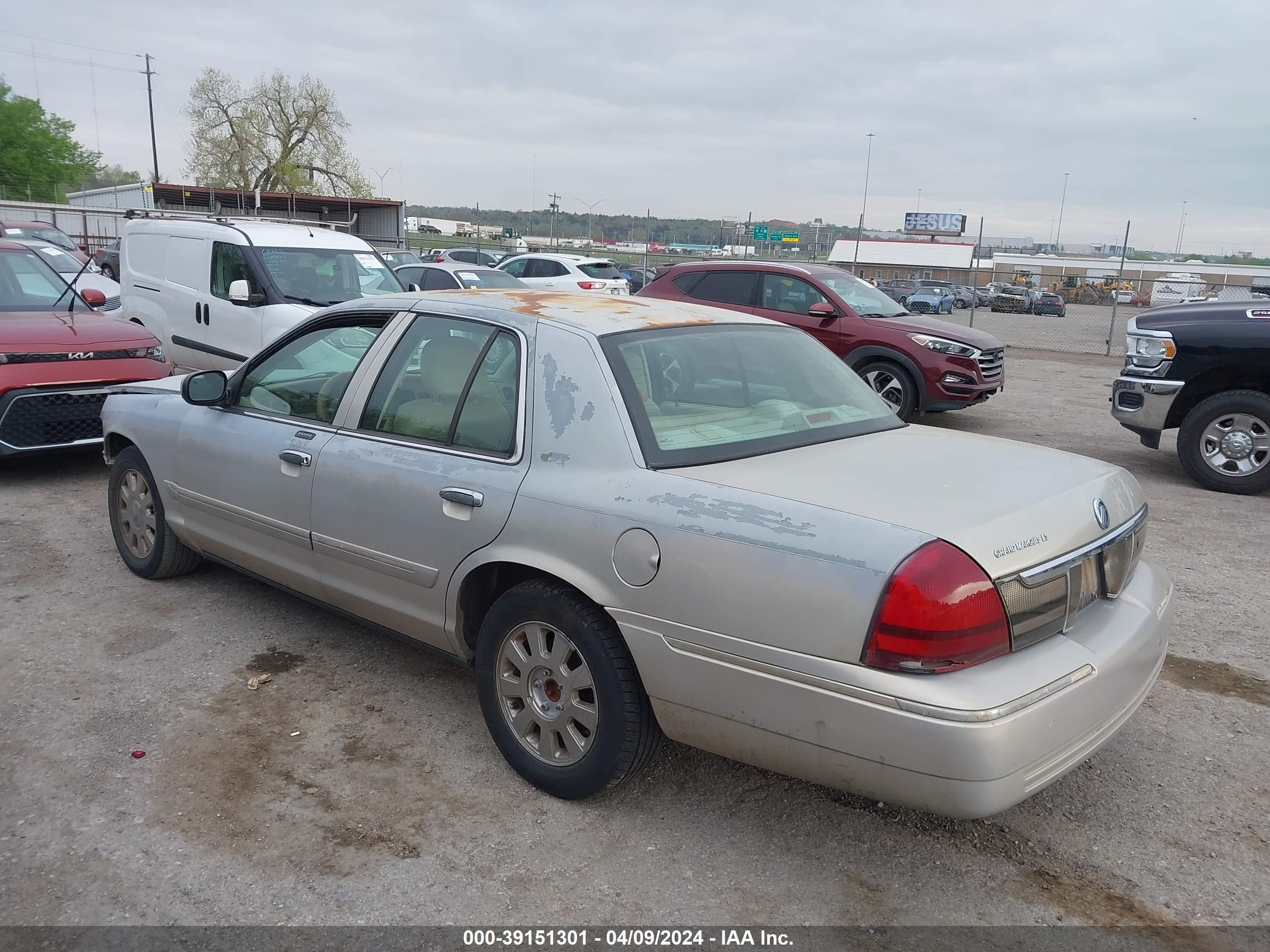 Photo 2 VIN: 2MEFM75V56X642976 - MERCURY GRAND MARQUIS 