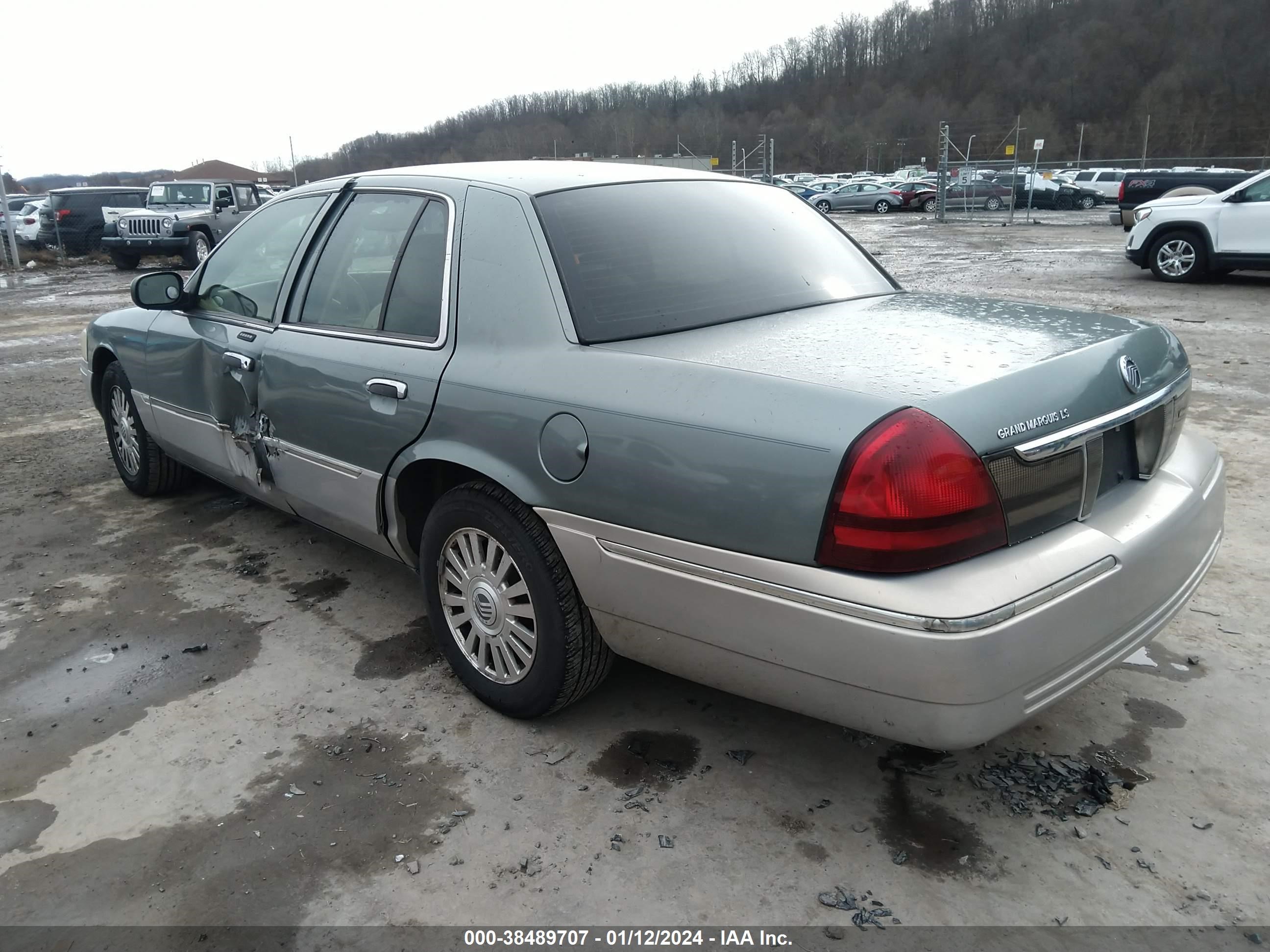 Photo 2 VIN: 2MEFM75V66X616371 - MERCURY GRAND MARQUIS 