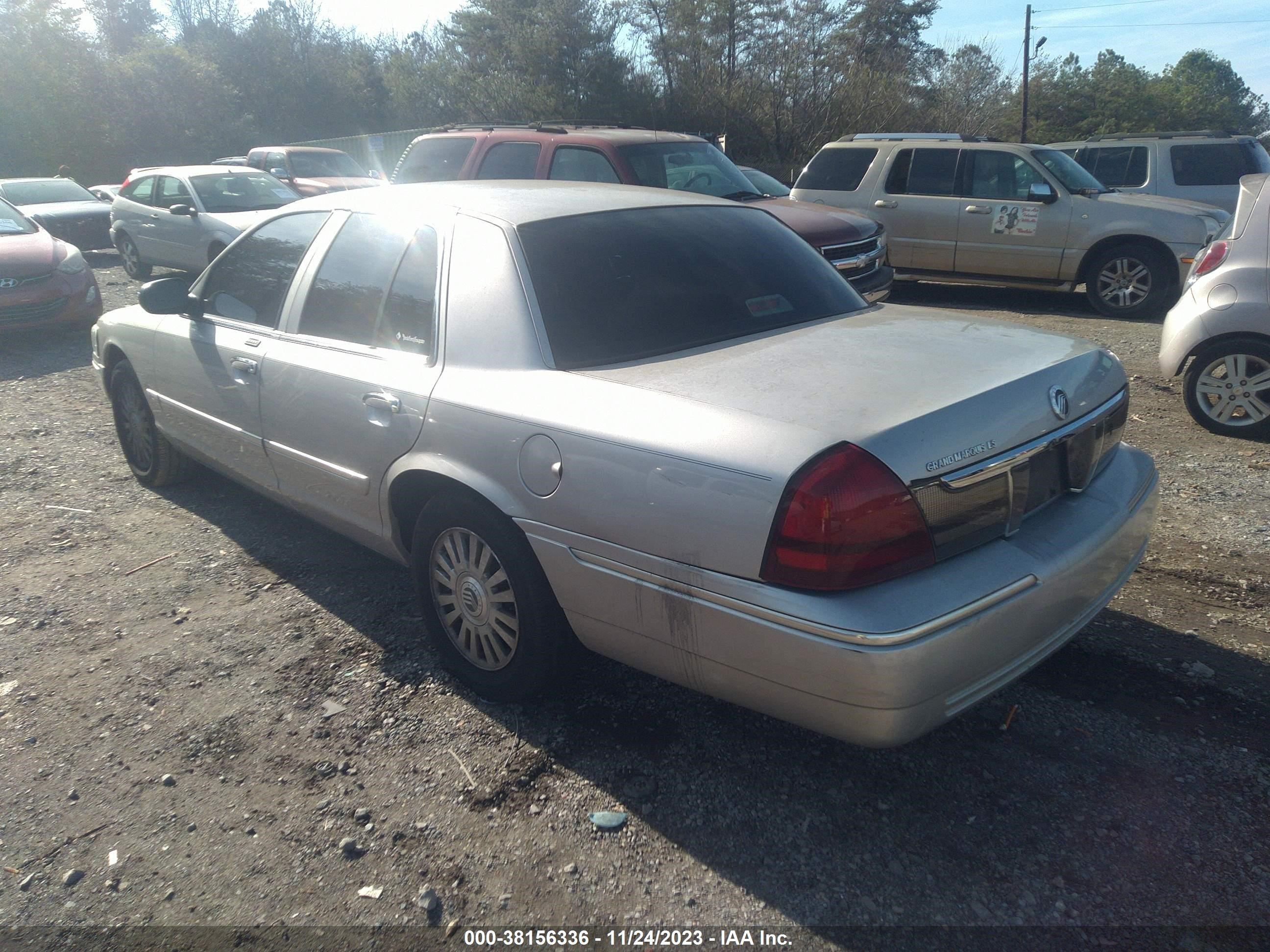 Photo 2 VIN: 2MEFM75V66X650701 - MERCURY GRAND MARQUIS 