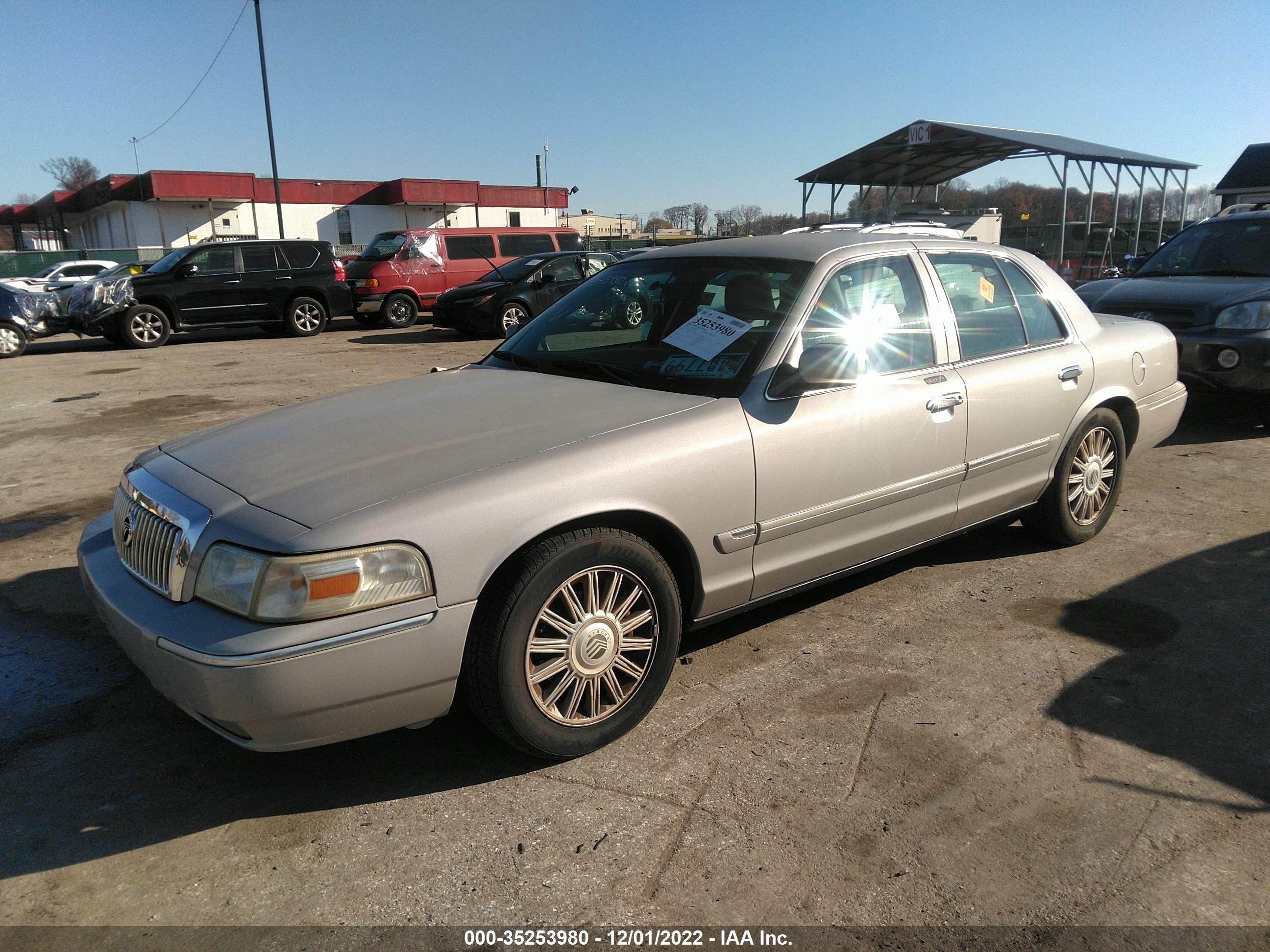 Photo 1 VIN: 2MEFM75V68X647946 - MERCURY GRAND MARQUIS 