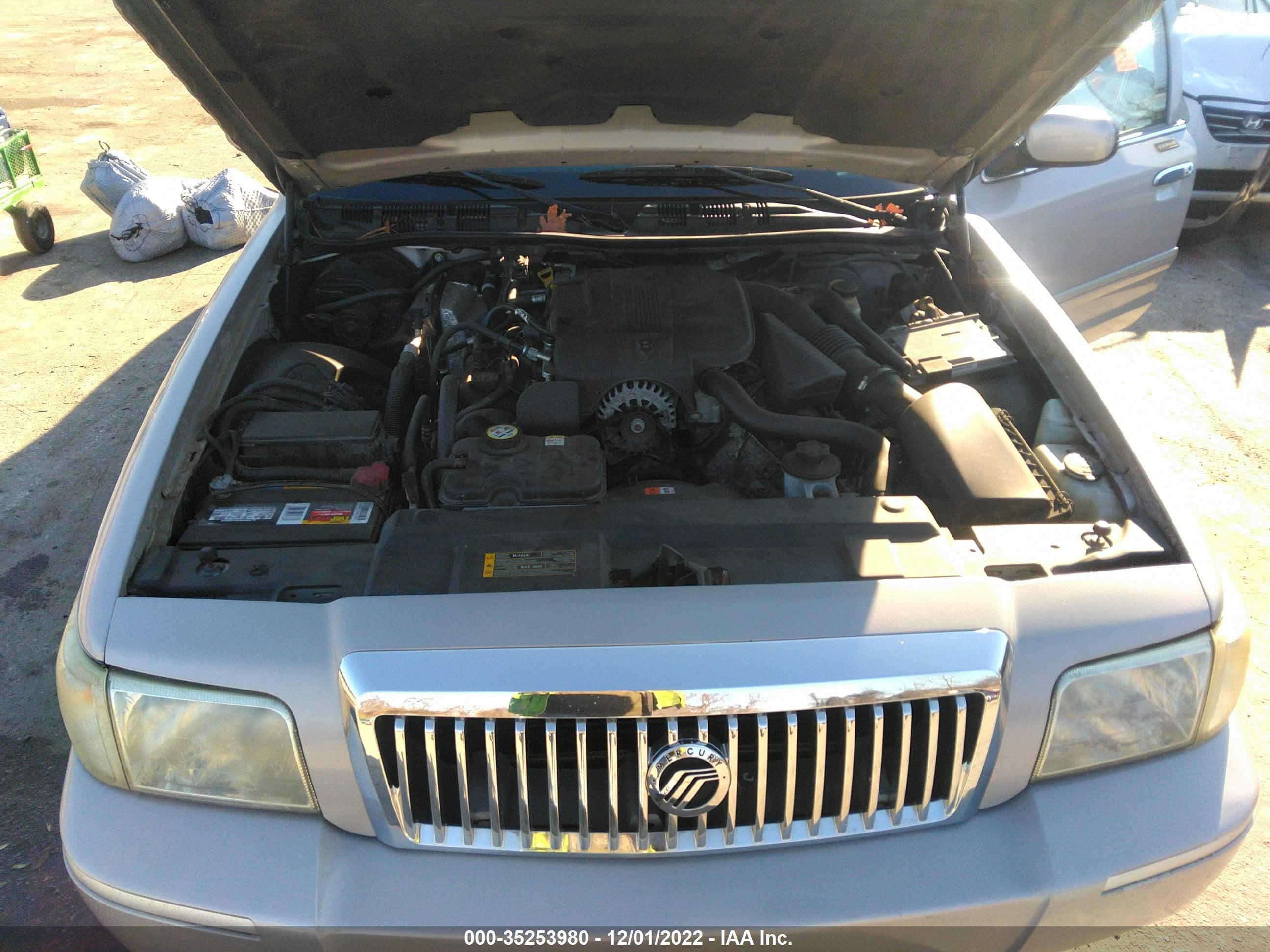 Photo 9 VIN: 2MEFM75V68X647946 - MERCURY GRAND MARQUIS 