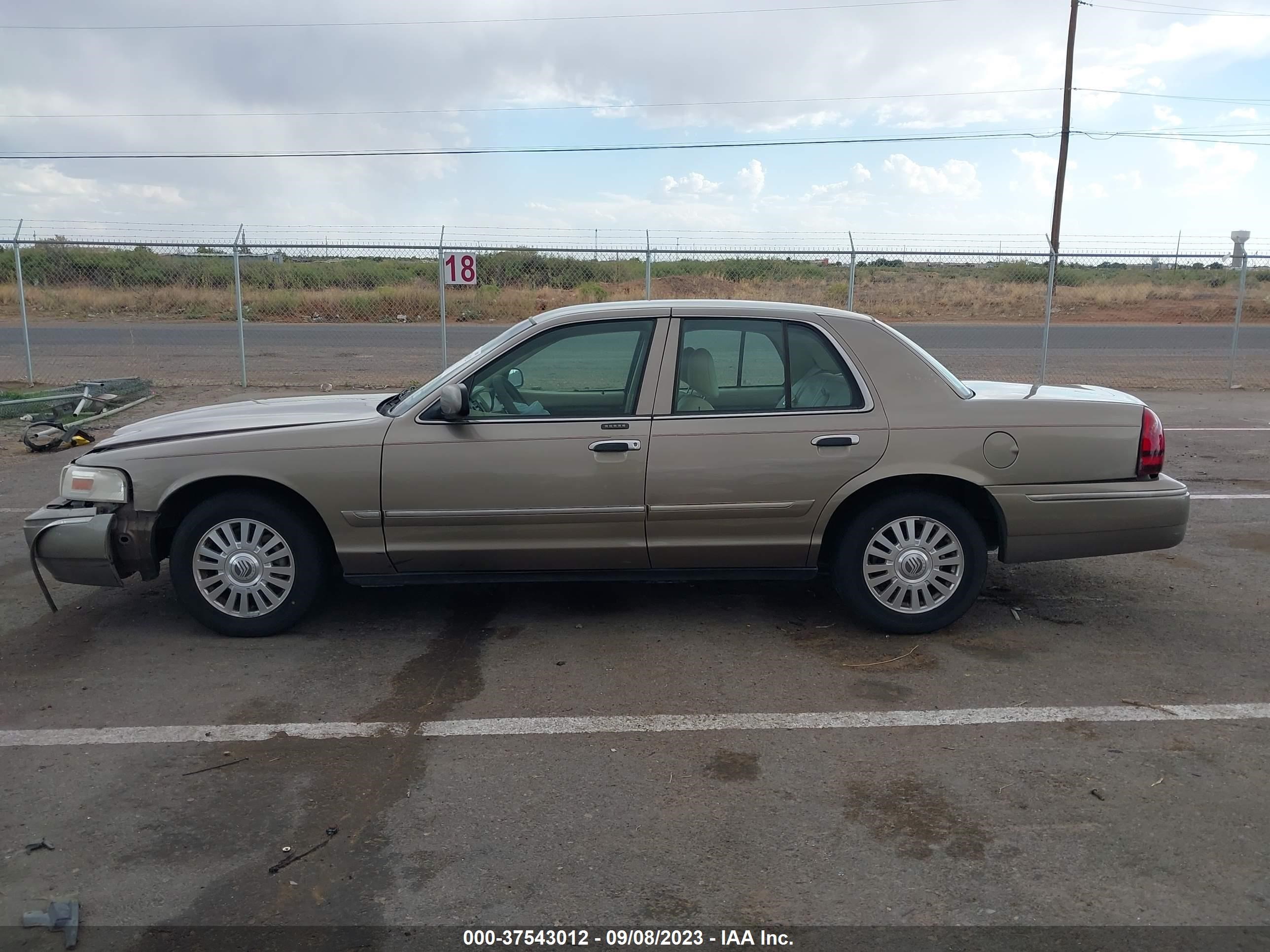 Photo 13 VIN: 2MEFM75V76X650903 - MERCURY GRAND MARQUIS 