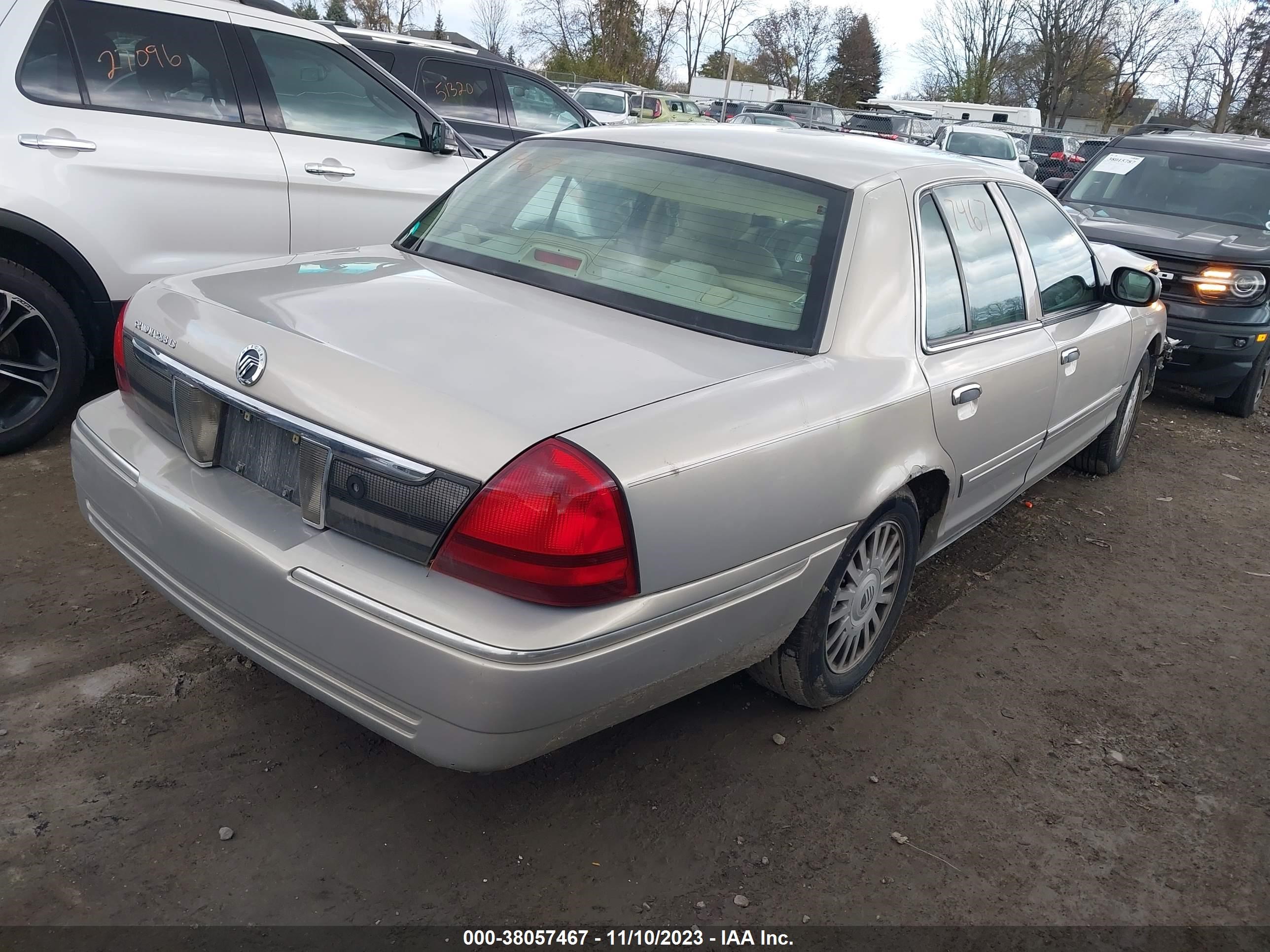 Photo 3 VIN: 2MEFM75V78X627723 - MERCURY GRAND MARQUIS 