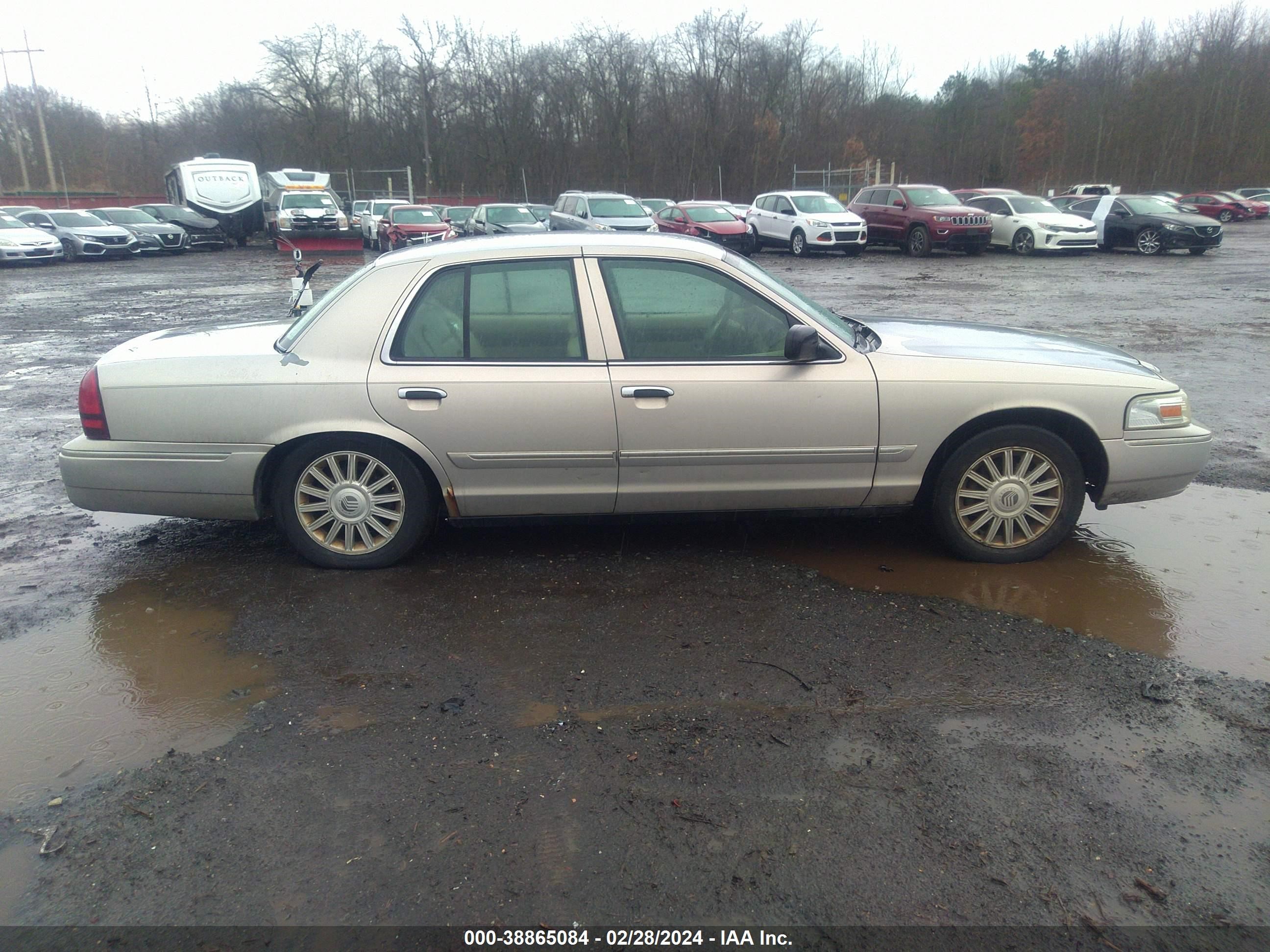 Photo 12 VIN: 2MEFM75V78X658146 - MERCURY GRAND MARQUIS 